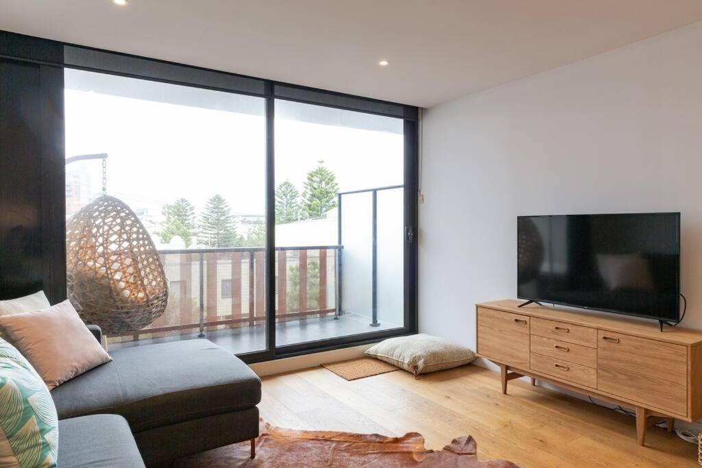 PORT MELBOURNE - A stay at the Bay