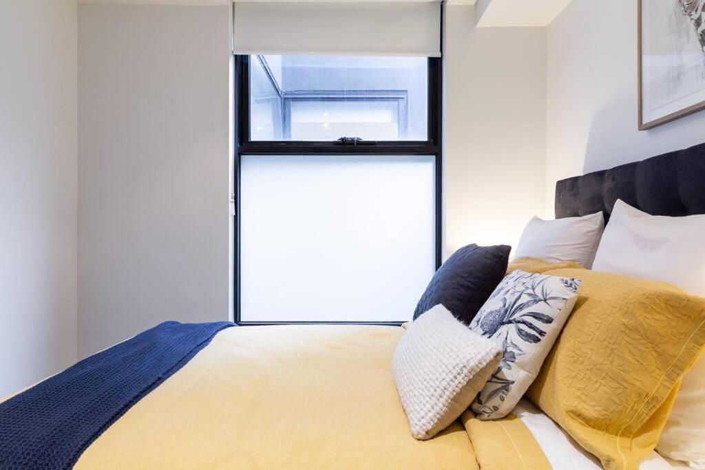 PORT MELBOURNE - A stay at the Bay