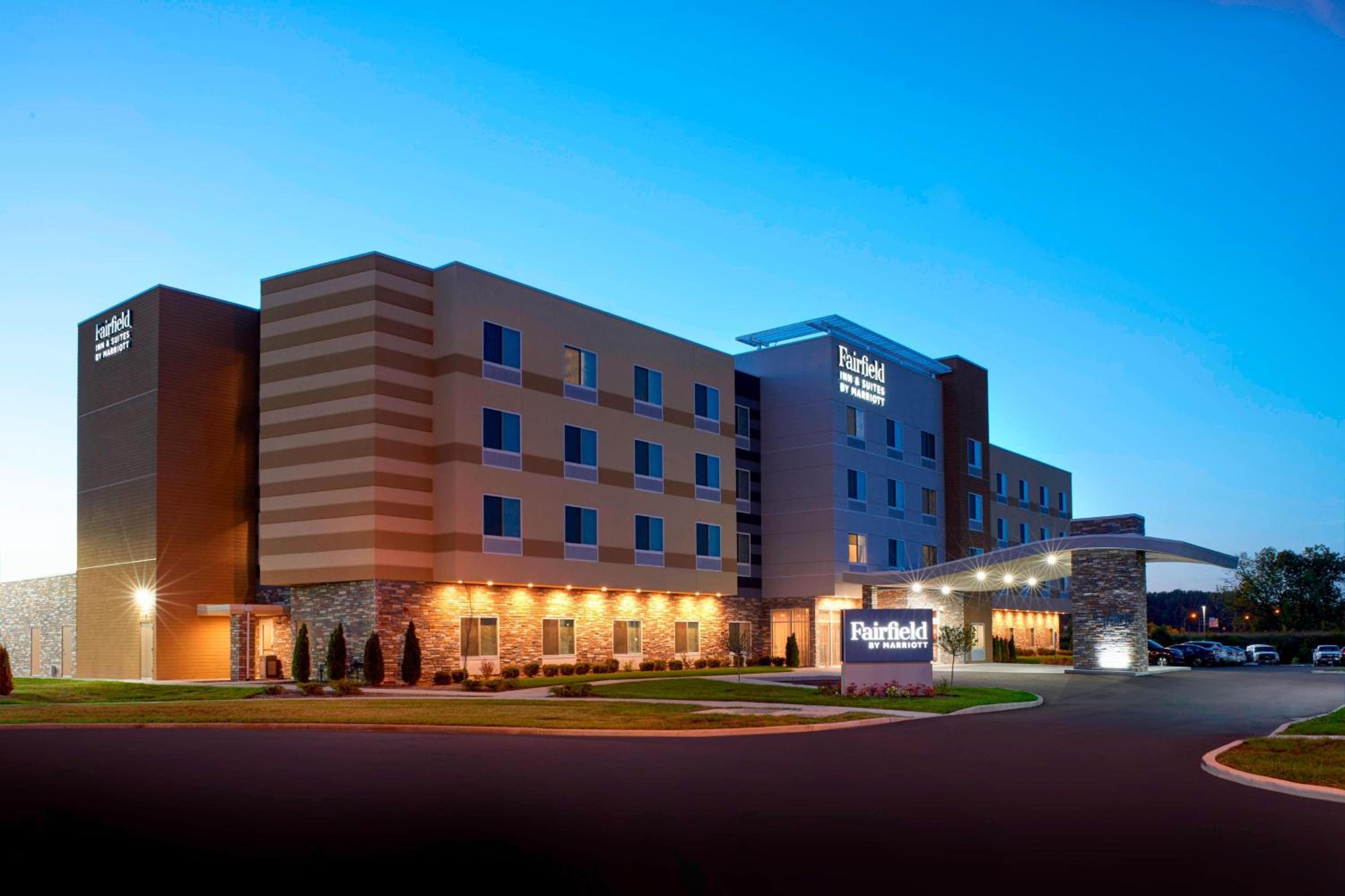 Columbus Vacations - Fairfield Inn Suites by Marriott Columbus, IN - Property Image 15