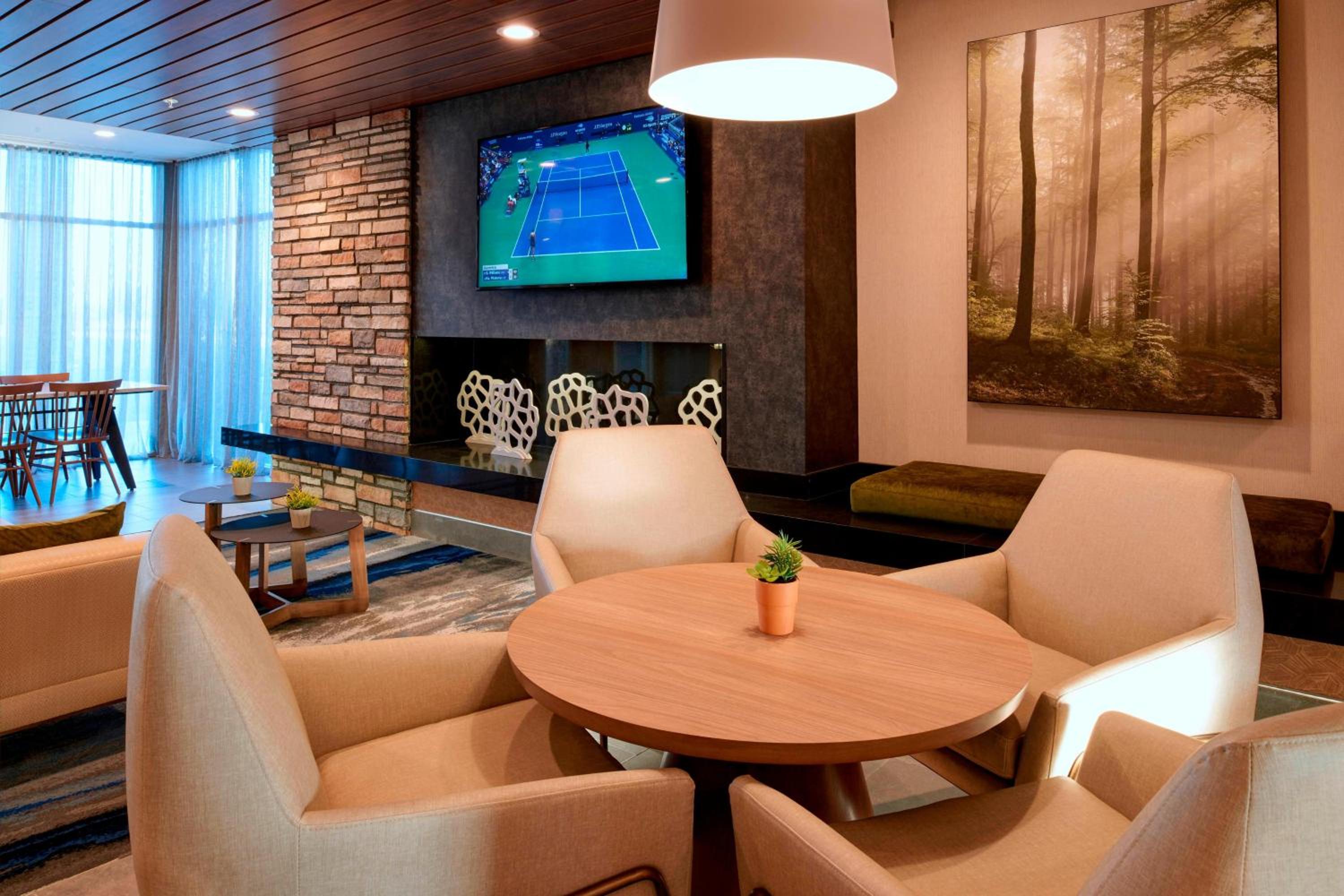 Columbus Vacations - Fairfield Inn Suites by Marriott Columbus, IN - Property Image 19