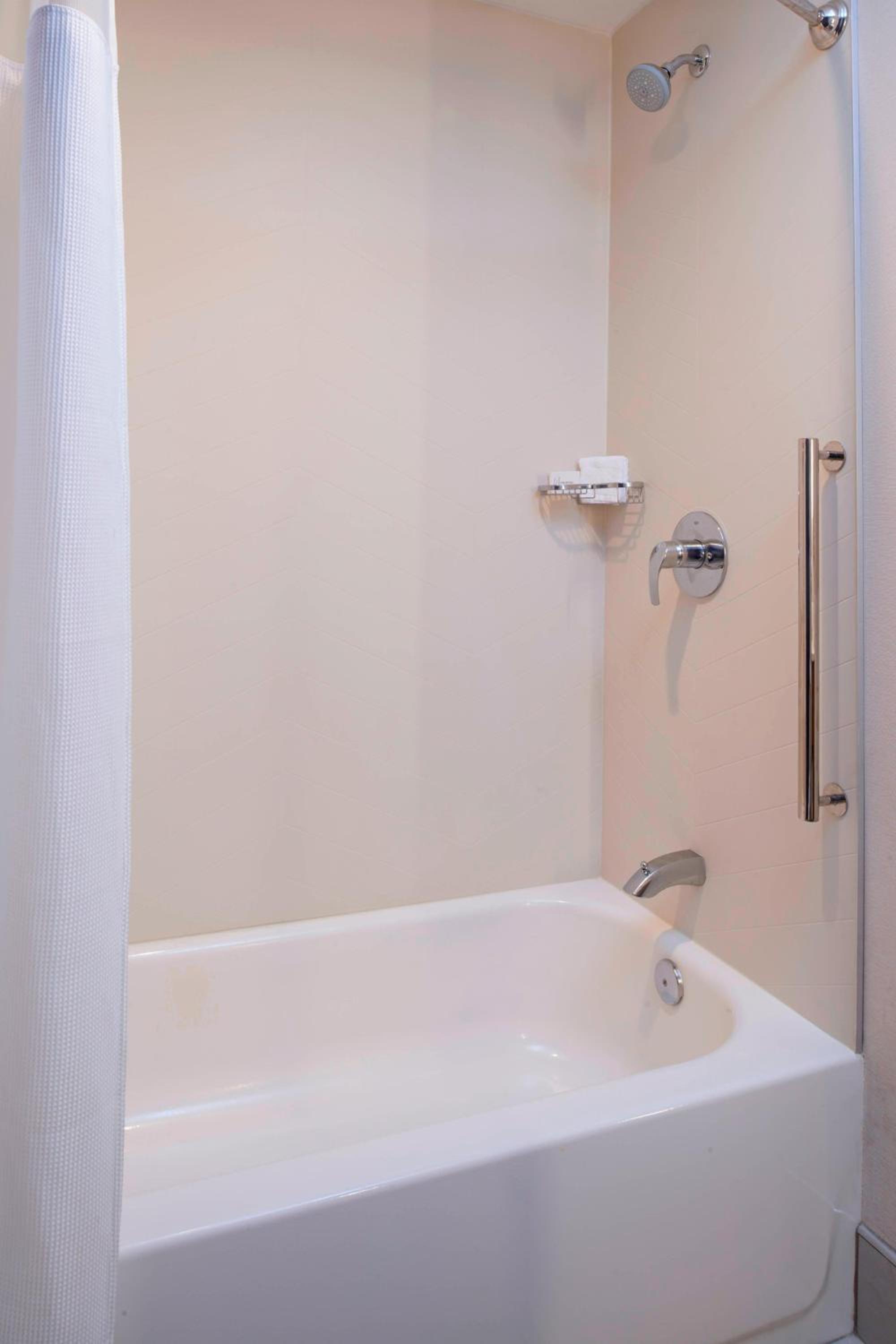 Columbus Vacations - Fairfield Inn Suites by Marriott Columbus, IN - Property Image 14