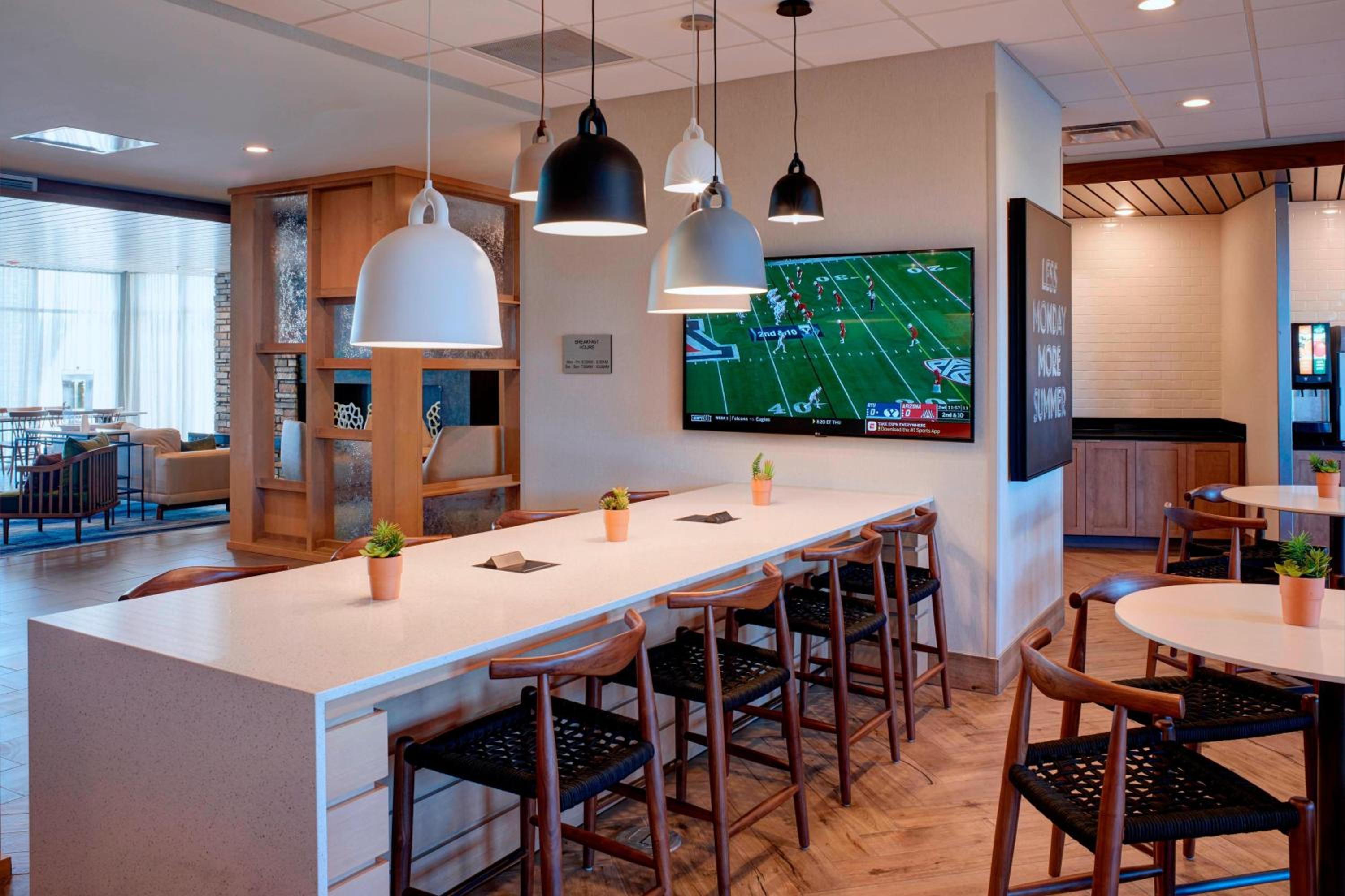 Columbus Vacations - Fairfield Inn Suites by Marriott Columbus, IN - Property Image 5