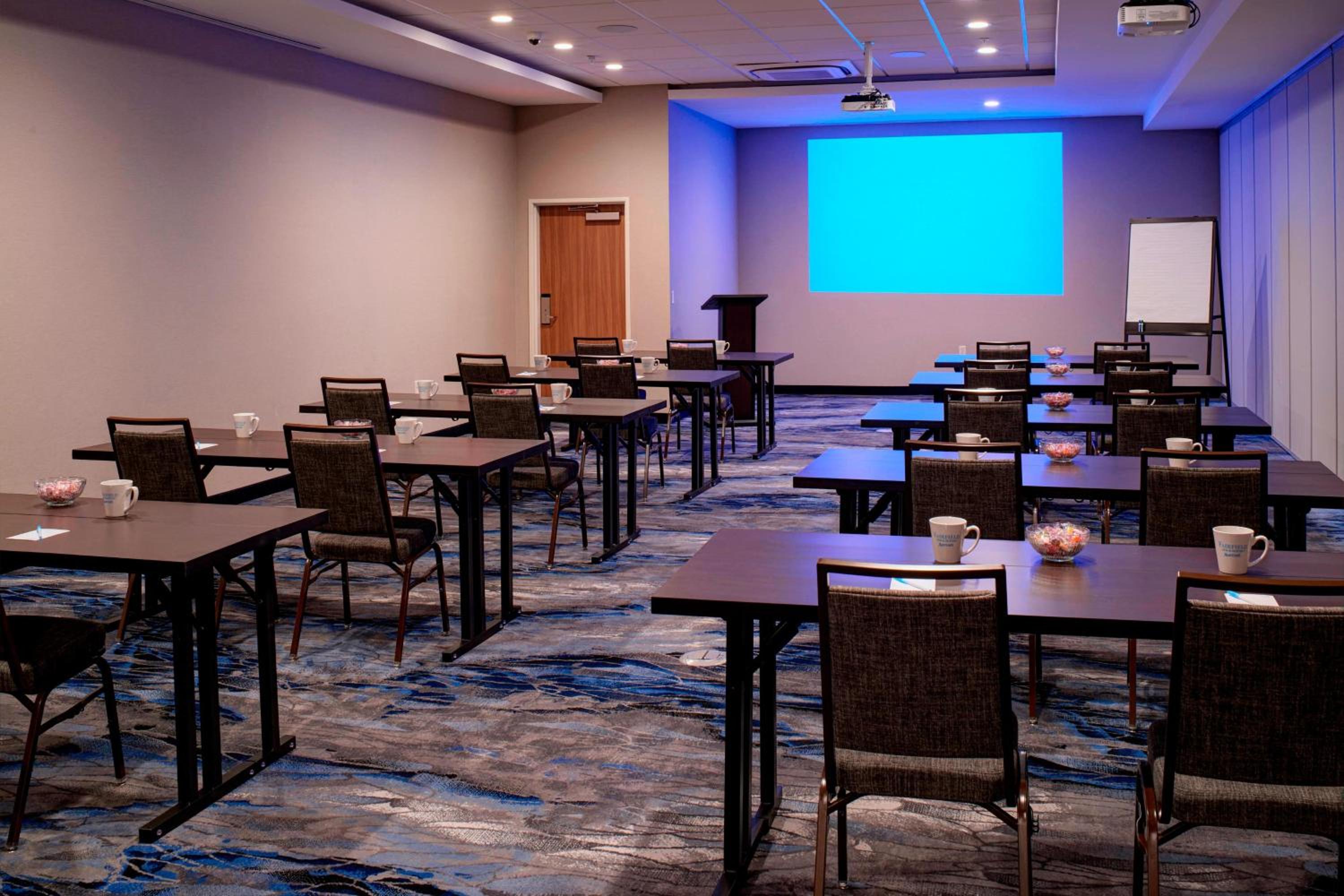 Columbus Vacations - Fairfield Inn Suites by Marriott Columbus, IN - Property Image 25