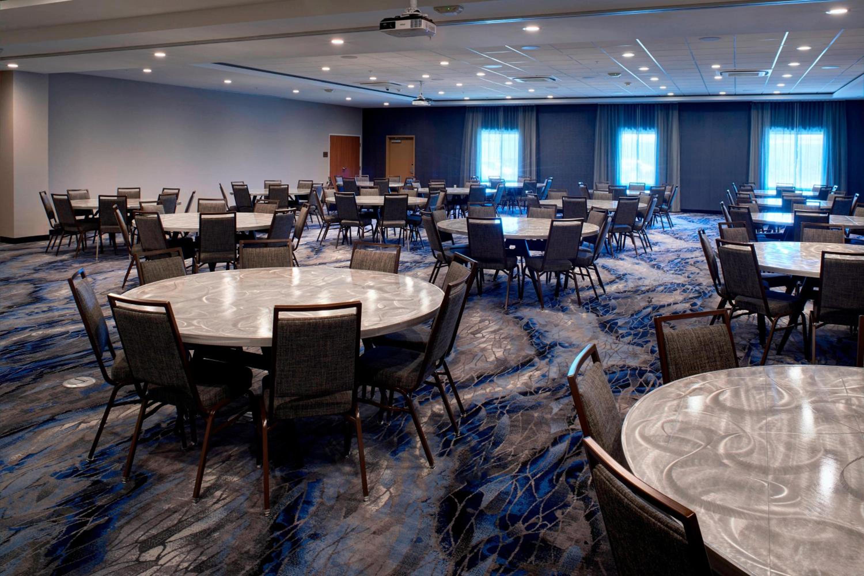 Columbus Vacations - Fairfield Inn Suites by Marriott Columbus, IN - Property Image 24