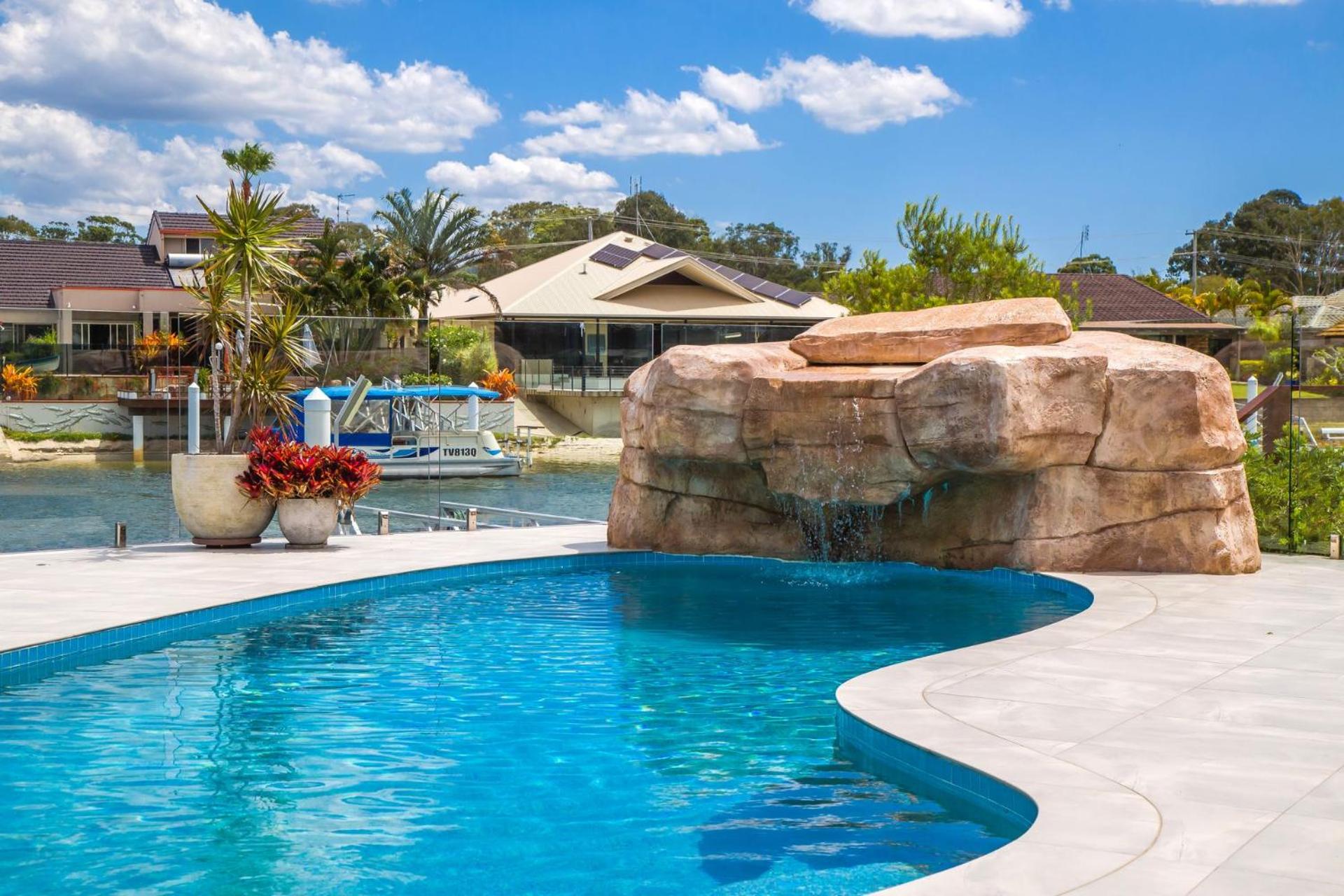 4 bedroom with large water frontage and pool, reverse air conditioning