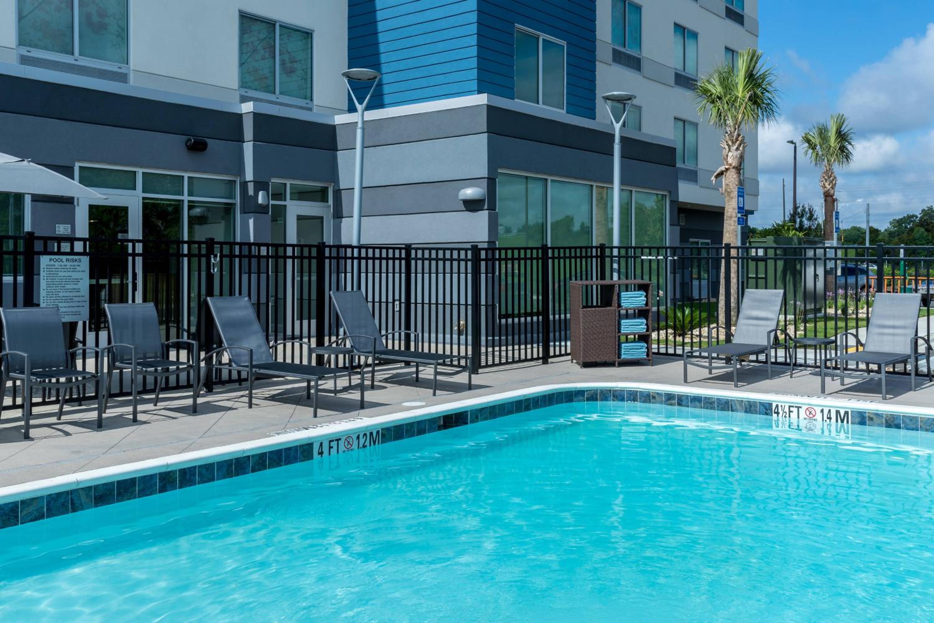 Port Wentworth Vacations - Fairfield Inn  Suites by Marriott Savannah I-95 North - Property Image 4