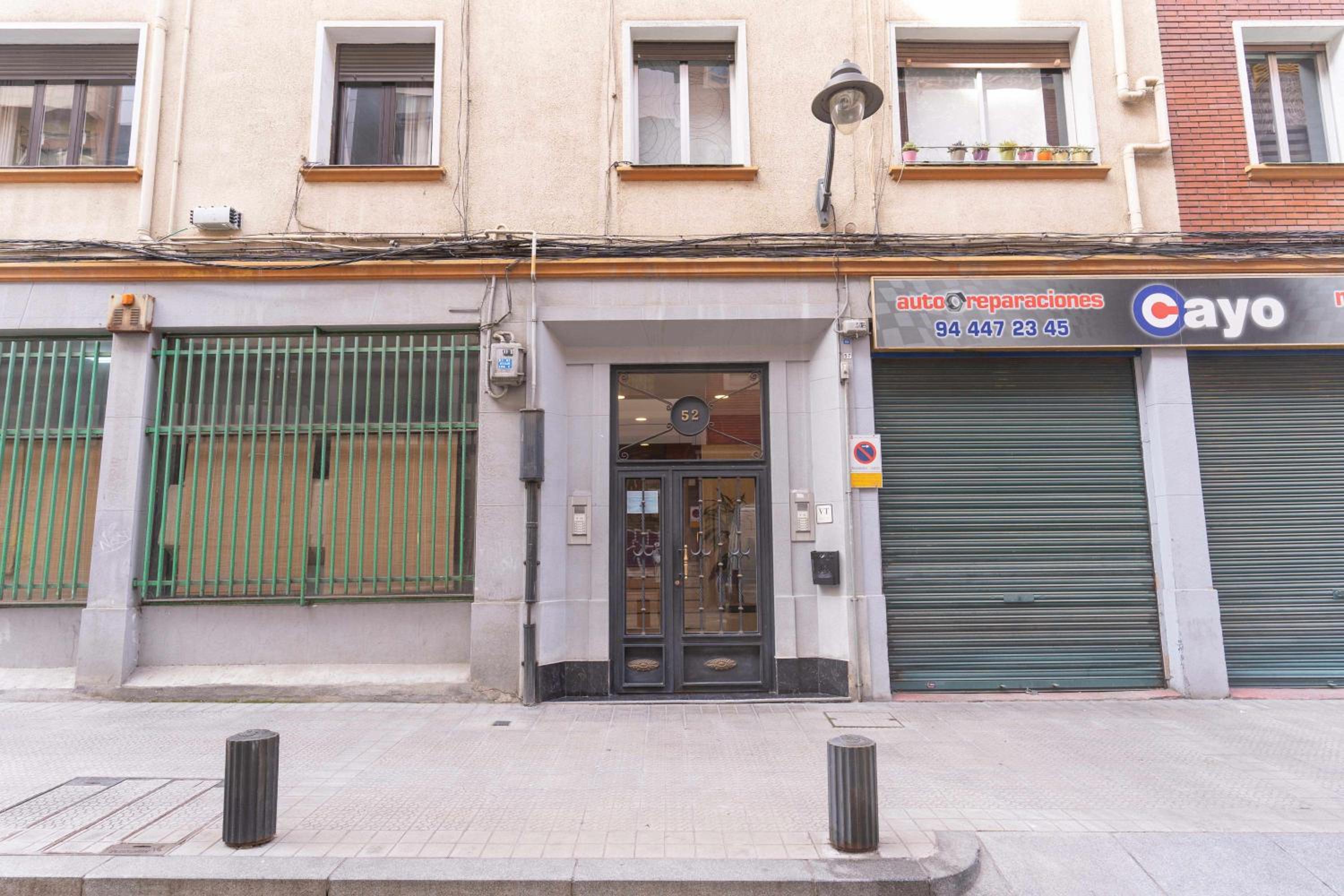 Deusto. Piso + wifi internet T. V. y garaje