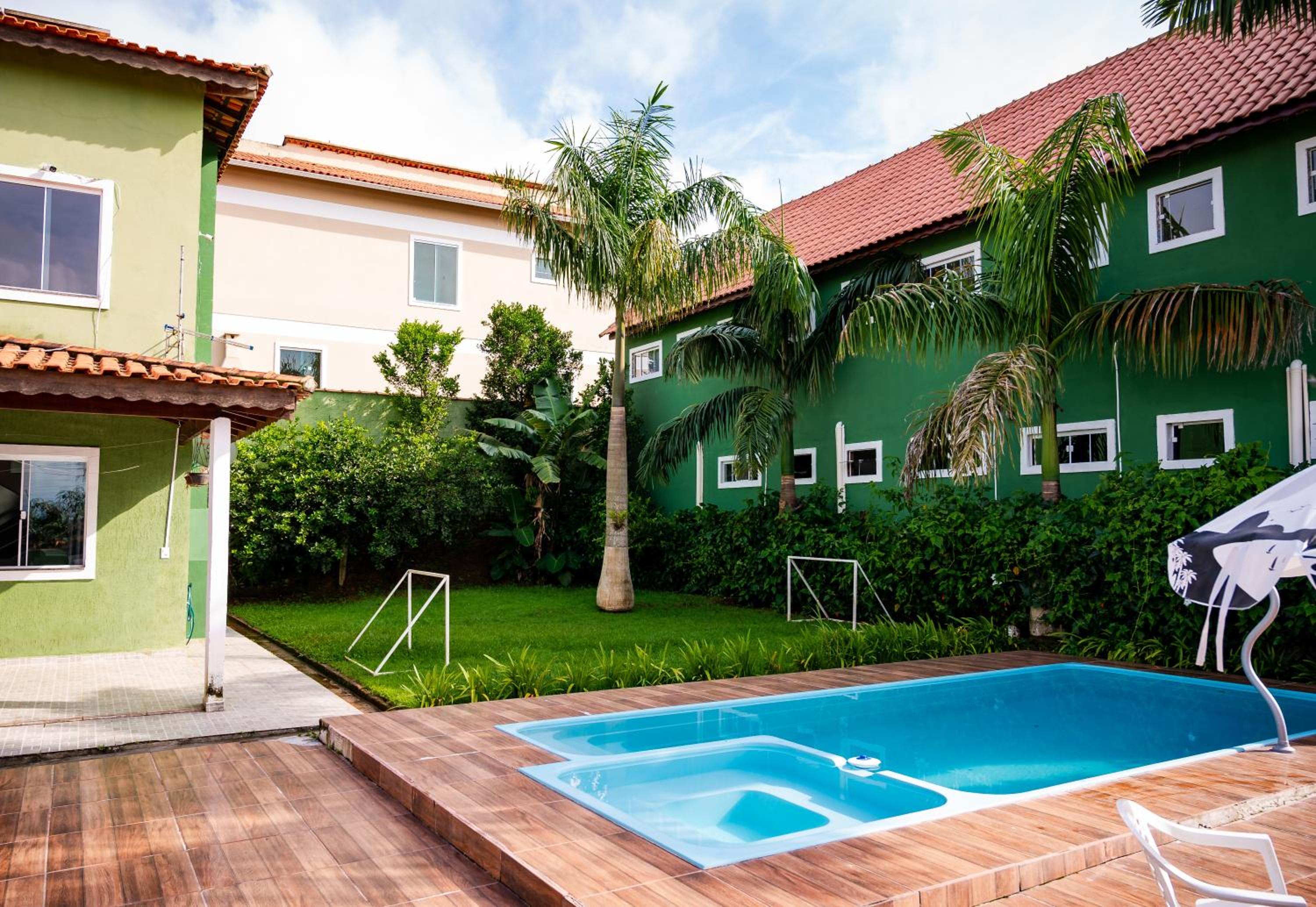 Casa familiar com piscina Penedo RJ