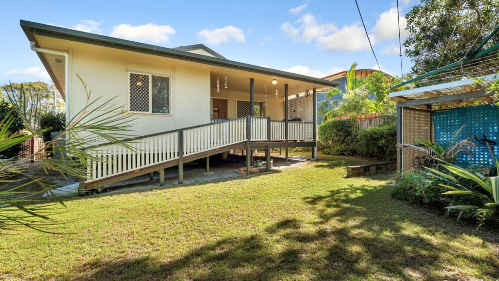 Cottage By The Surf Beach