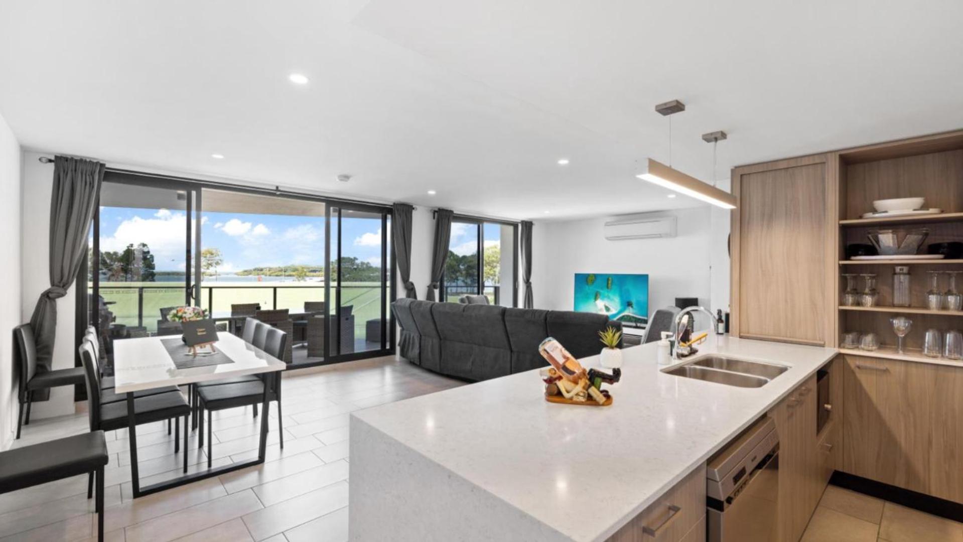 Sub - Penthouse With Water Views
