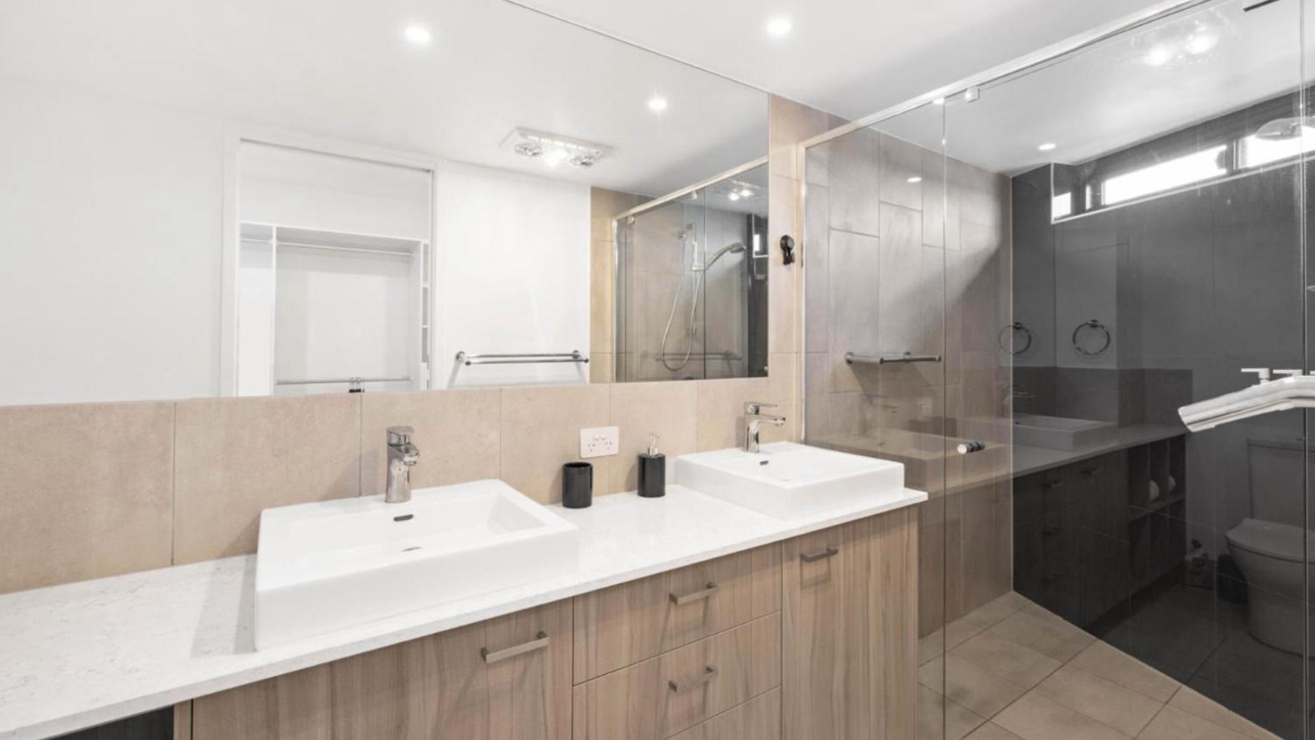 Sub - Penthouse With Water Views
