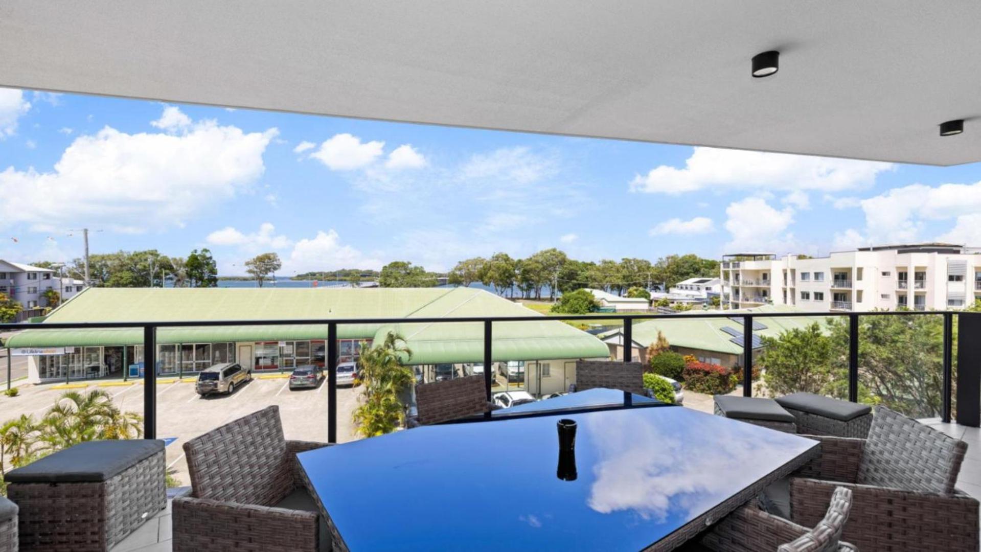 Sub - Penthouse With Water Views