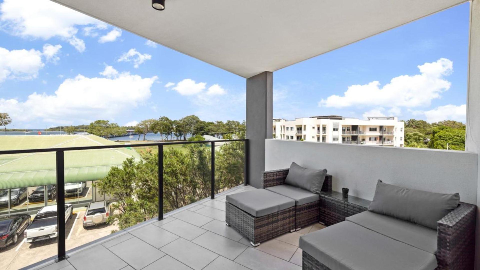 Sub - Penthouse With Water Views