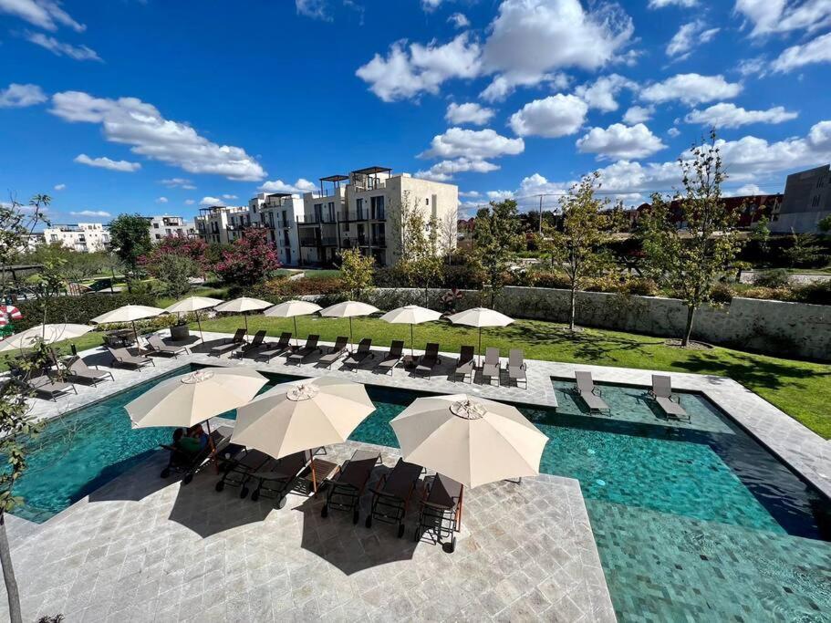 3Bedrooms-5 min Downtown-Wifi-Pool-Jacuzzi-Parking view 5