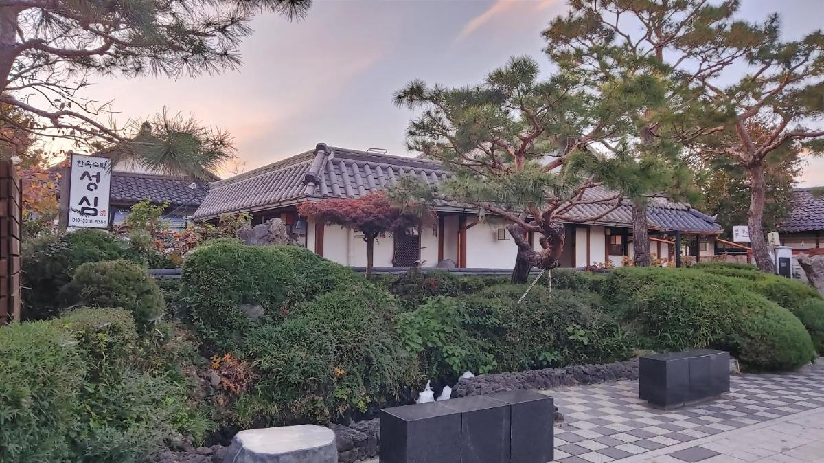 Sungsim Hanok Guesthouse view 2
