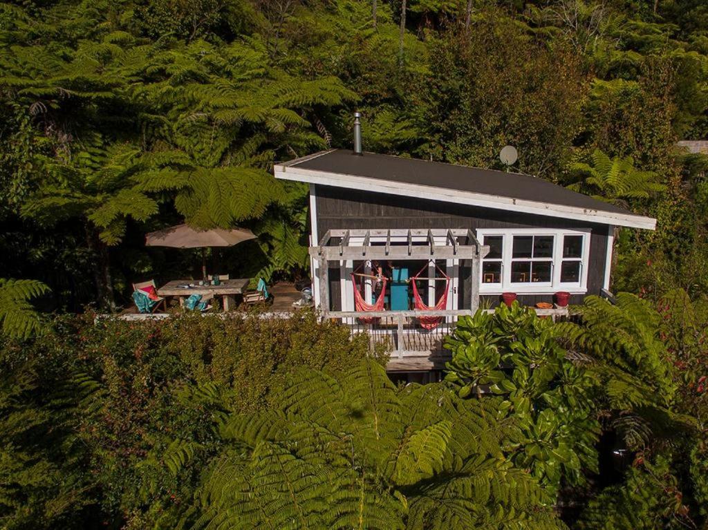 Hosts on the Coast - Tairua Treehouse view 3