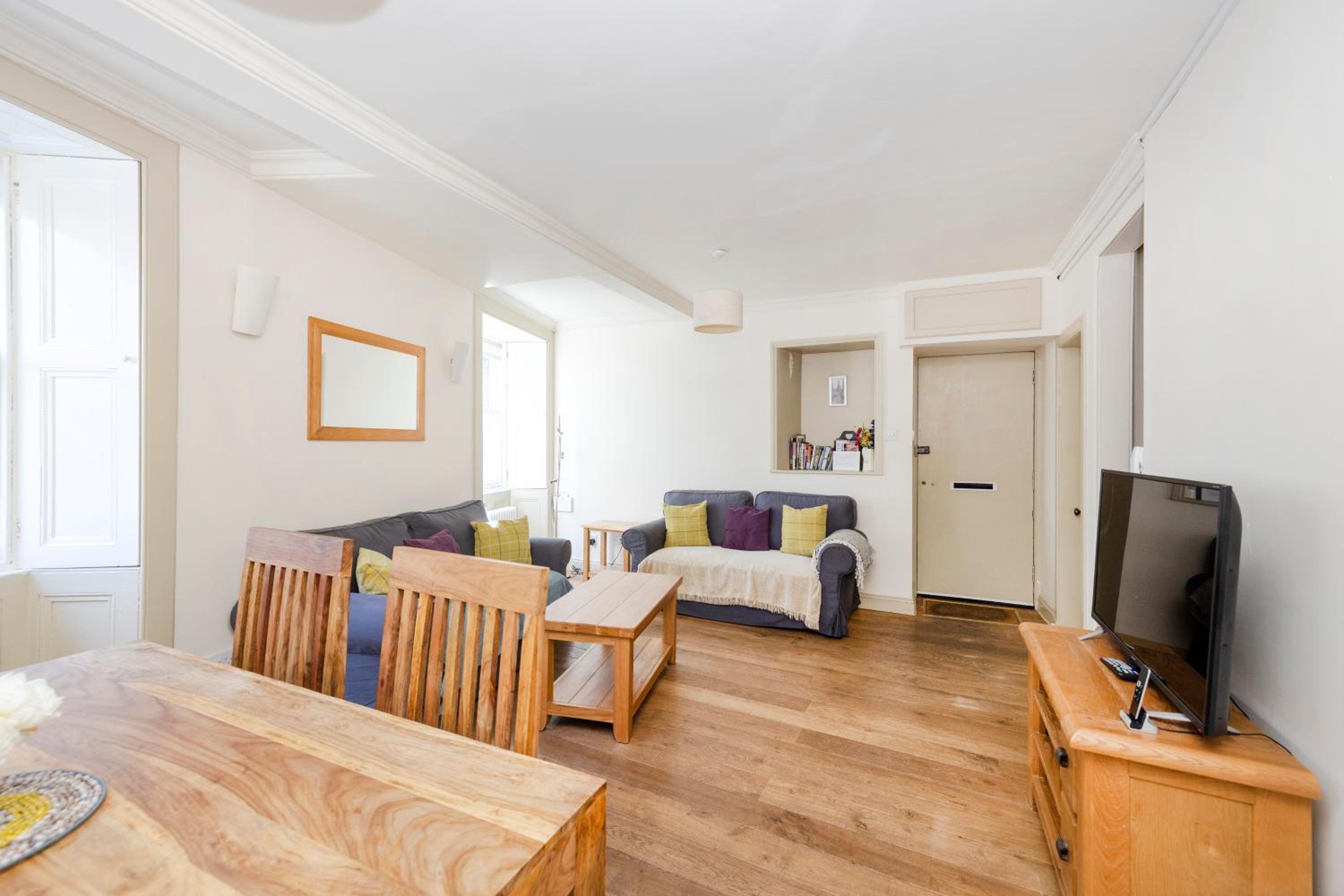 JOIVY Charming 2-bed house with Courtyard photo 5