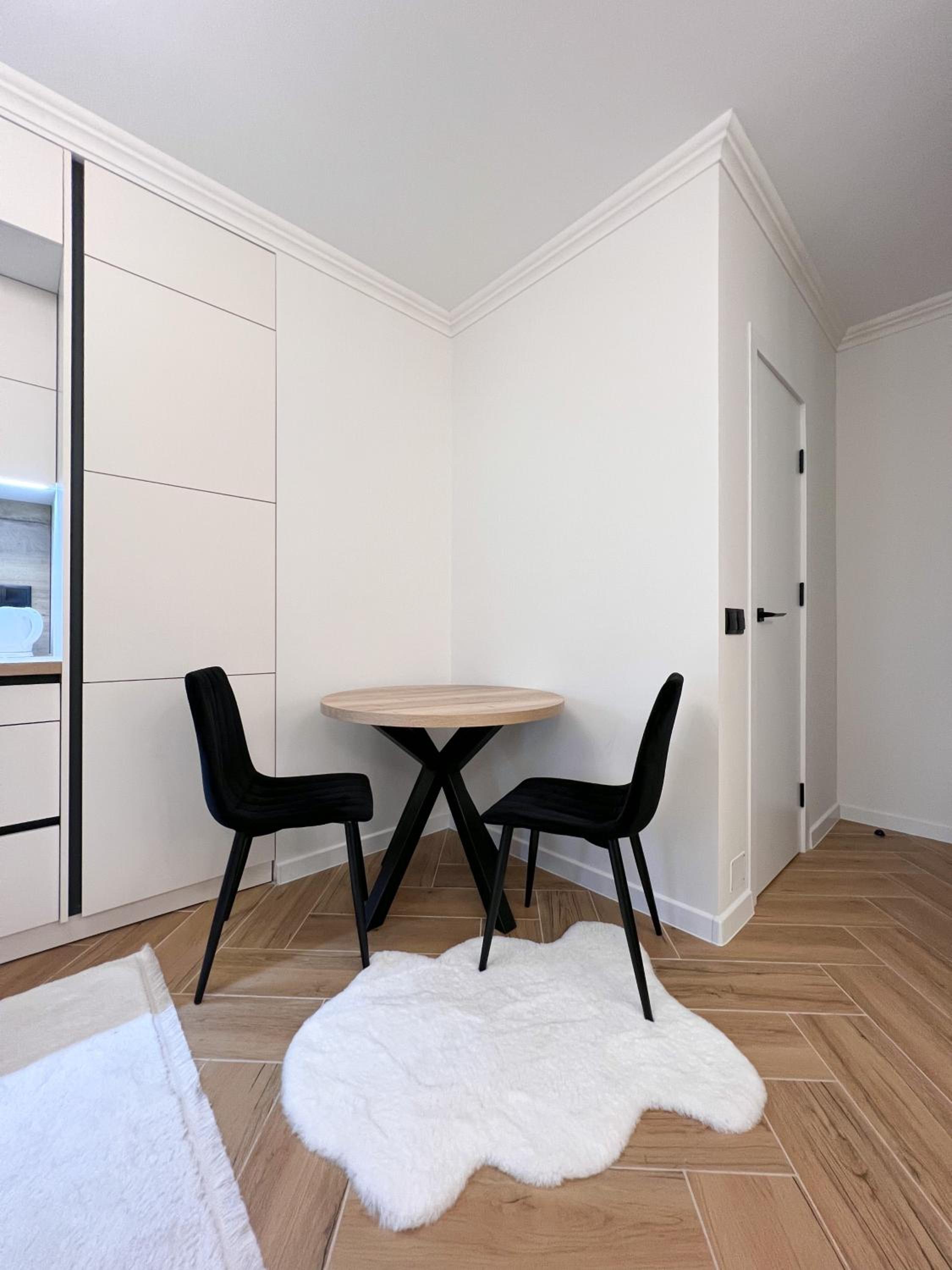 RentHouse Apartments Neoclassic