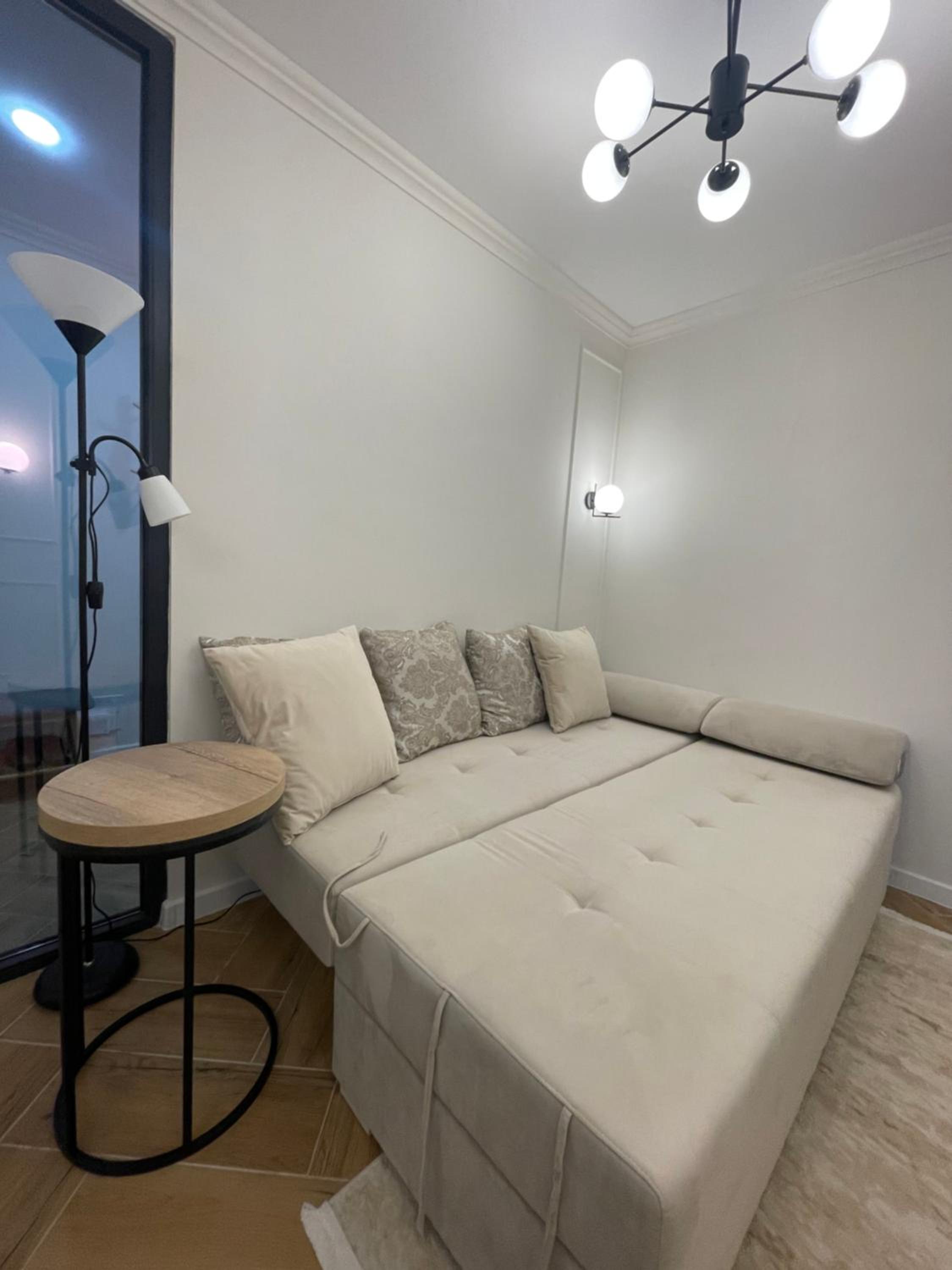 RentHouse Apartments Neoclassic