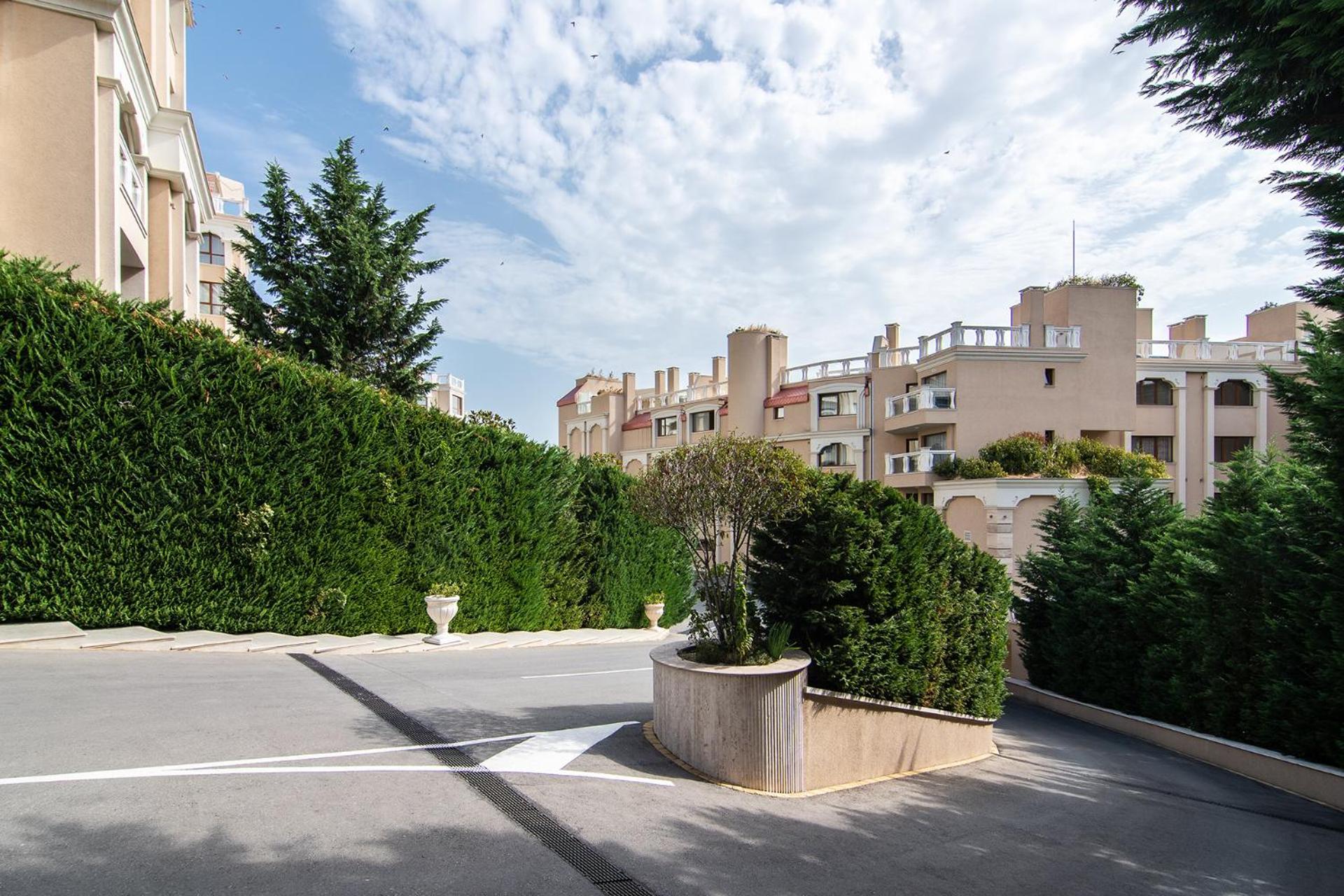 La Mer flat 9 parking and beach access