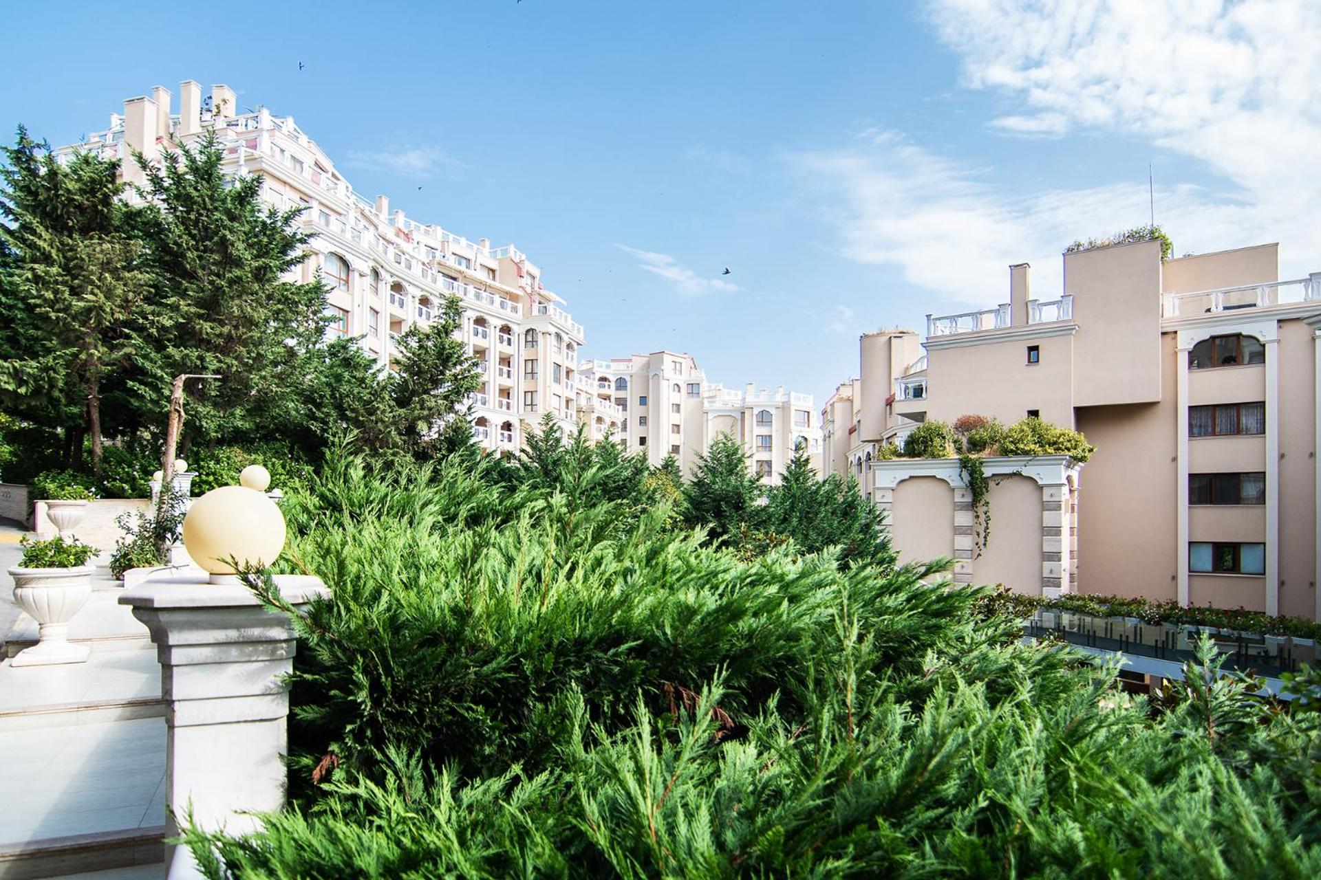 La Mer flat 9 parking and beach access
