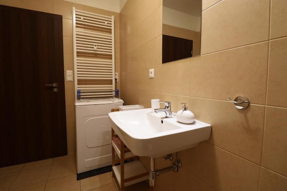 Snajder Apartment, 15min to Old Centre, Self-check in, Free Wifi