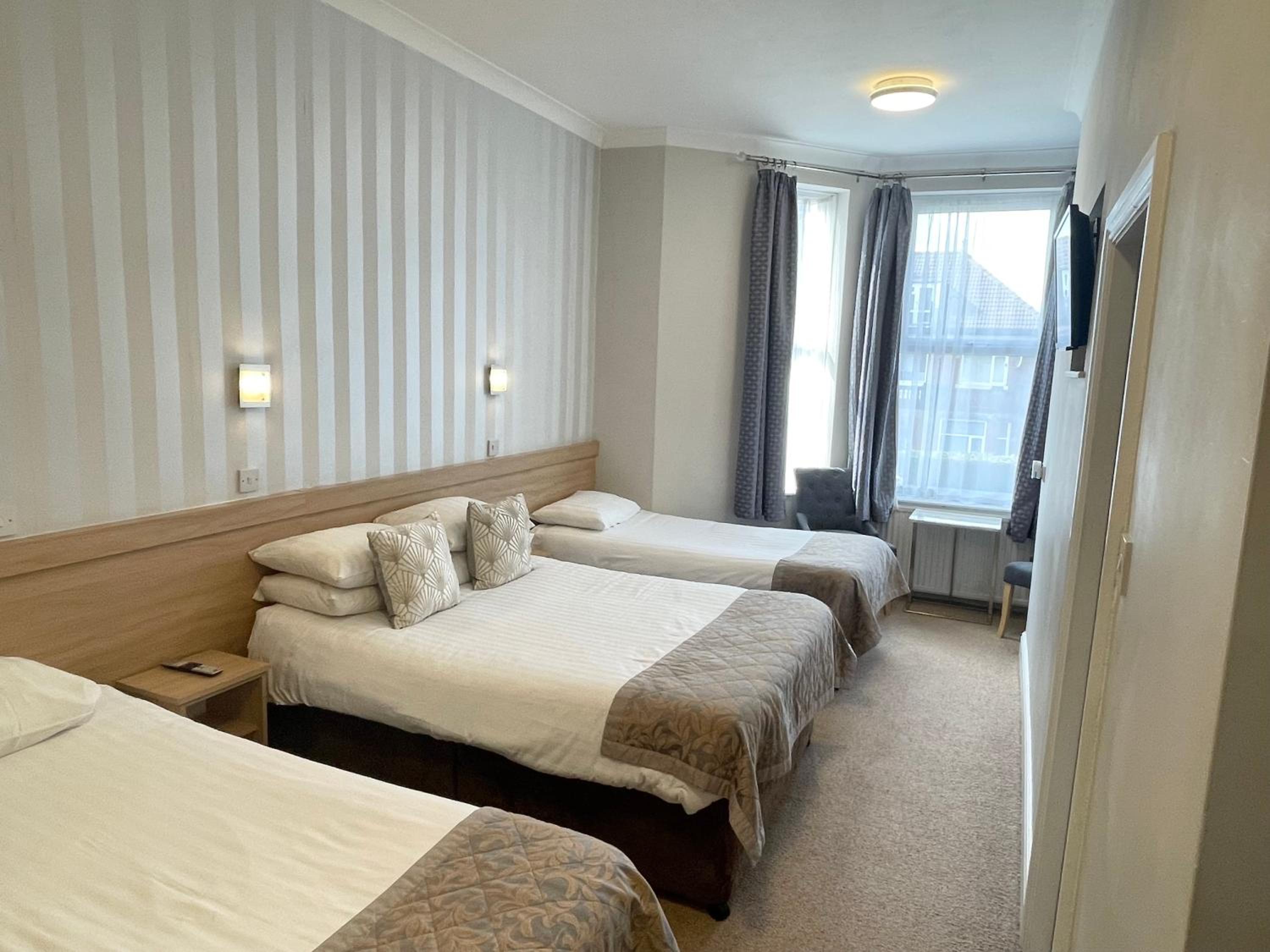 West Lynn Serviced Apartments Spacious & Free Parking