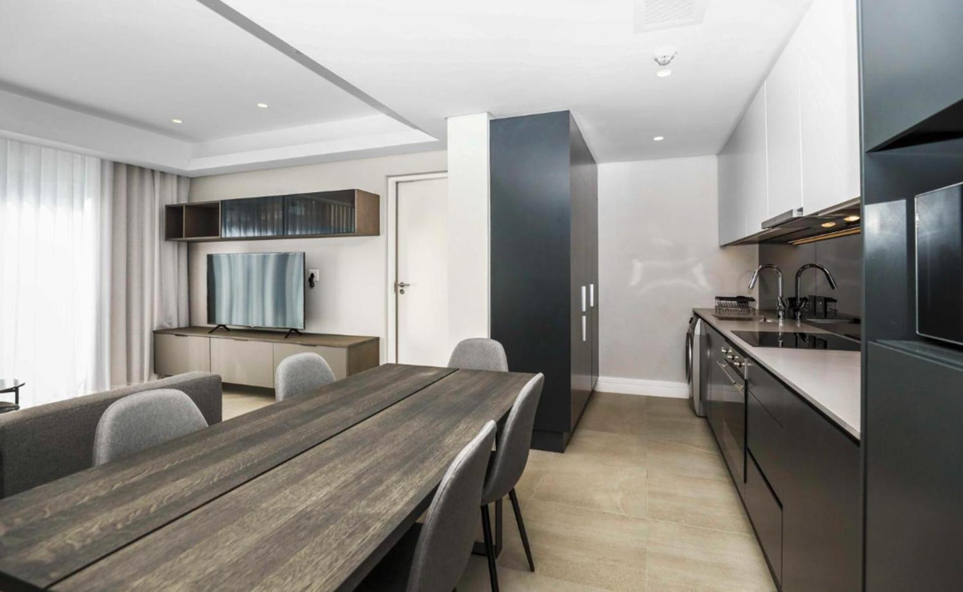 Johannesburg Vacations - Remarkable 2-Bed Apartment in Johannesburg - Property Image 11