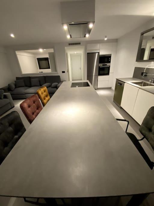 Estupendo apartamento en planta 22. 1ª línea. photo 3