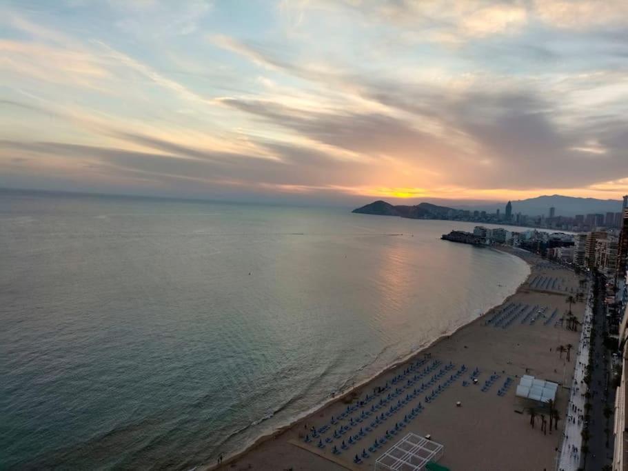 Estupendo apartamento en planta 22. 1ª línea. photo 5