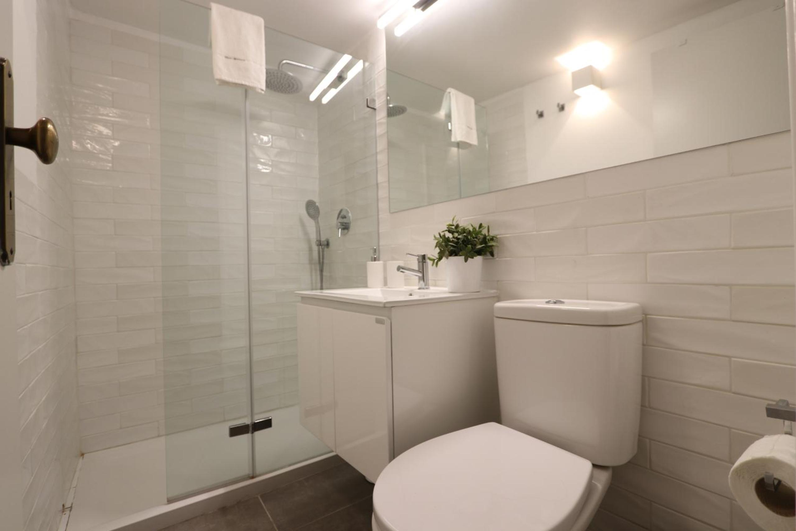 Chic Urban Retreat at Downtown with Balcony & Views, 5th-floor no lift view 3