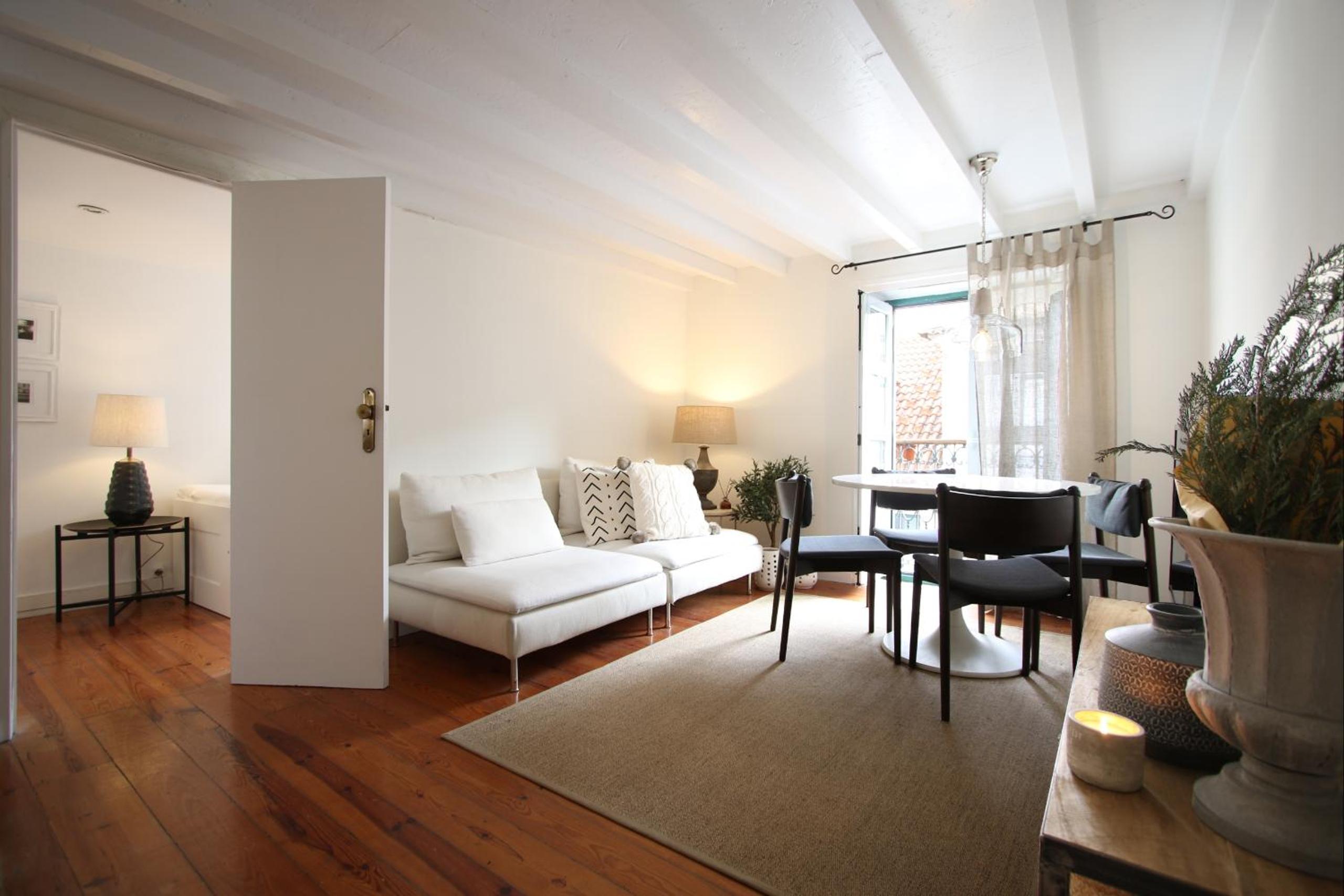 Chic Urban Retreat at Downtown with Balcony & Views, 5th-floor no lift view 2