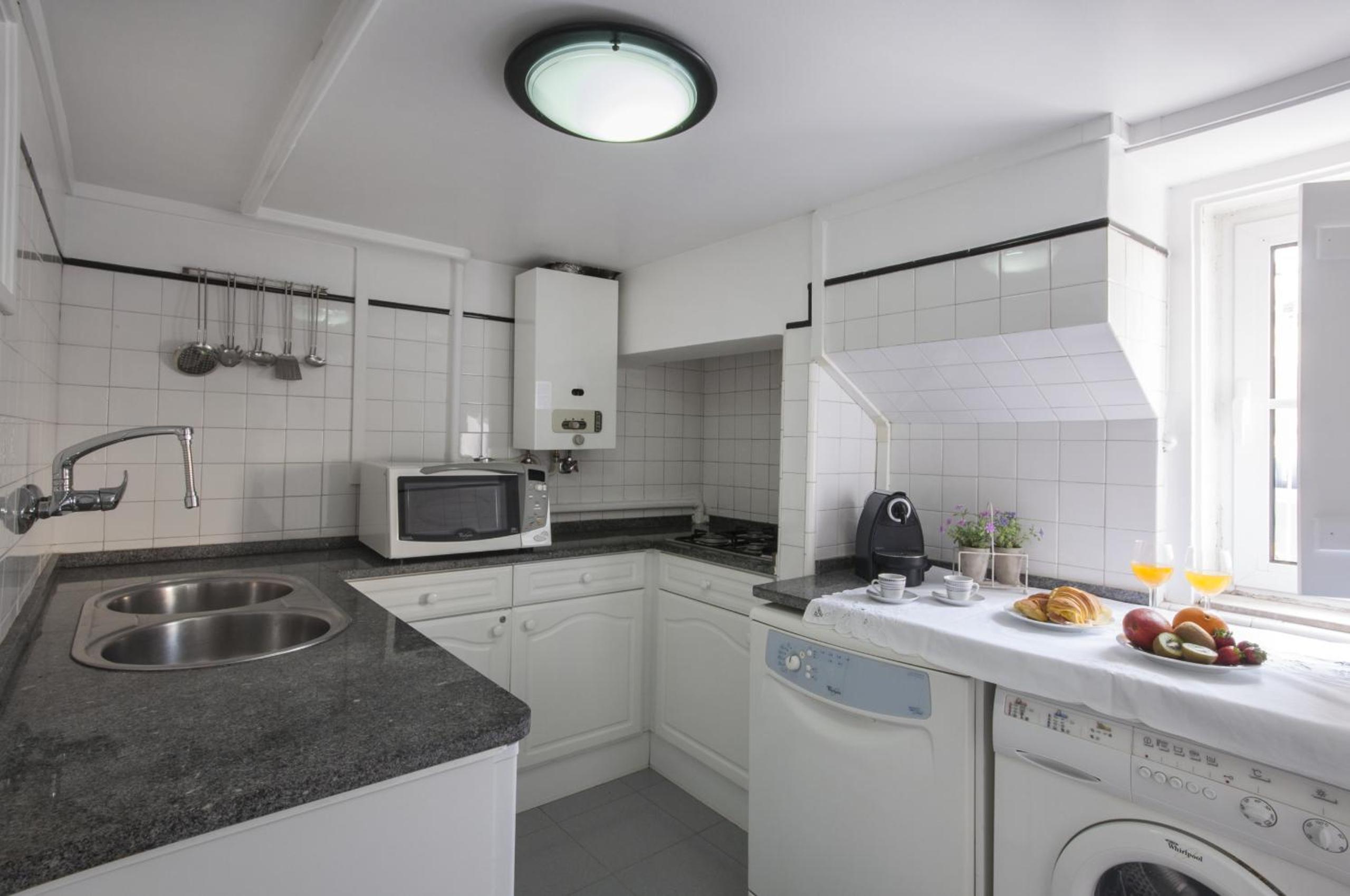 Chic Urban Retreat at Downtown with Balcony & Views, 5th-floor no lift view 5