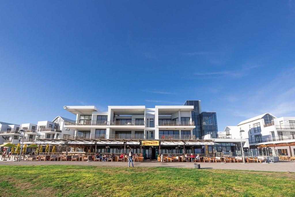 Modern Beachfront Eden on the Bay 210- 2 bedroom, 2 bathroom view 3