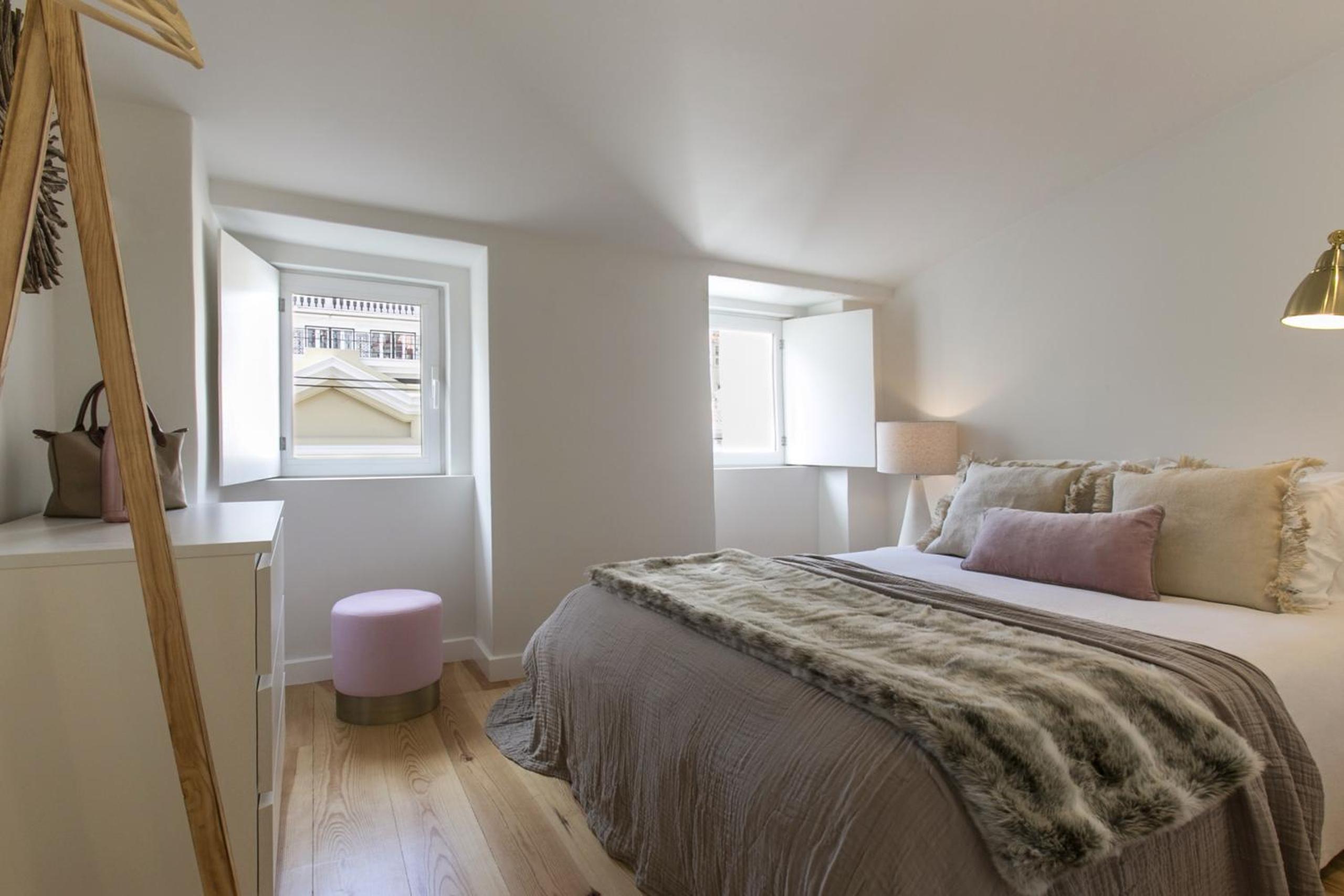 The Romantic Nest - the Perfect Getaway at Downtown, 6th-floor no lift view 2