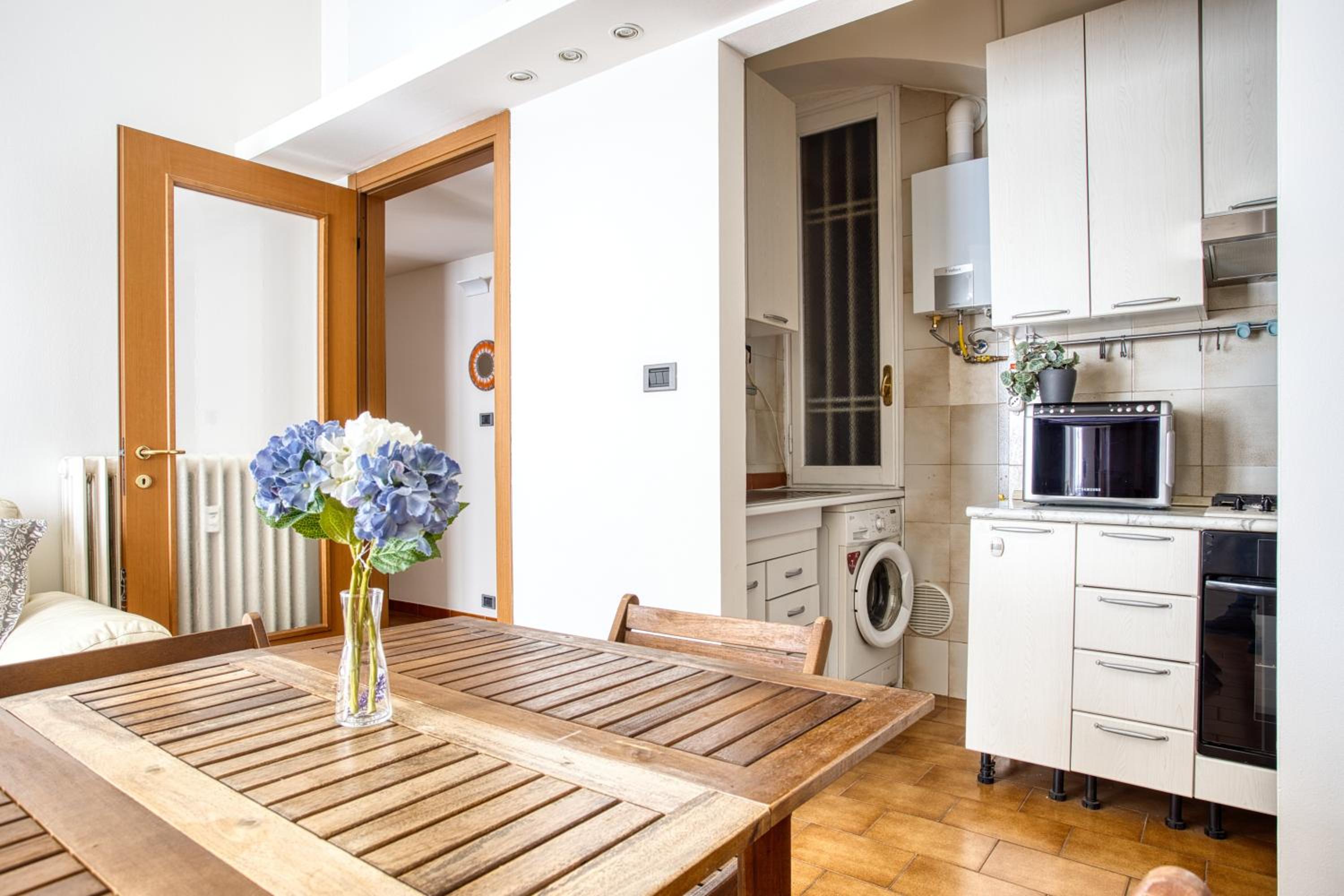 JOIVY Adorable 1 bed flat near centre