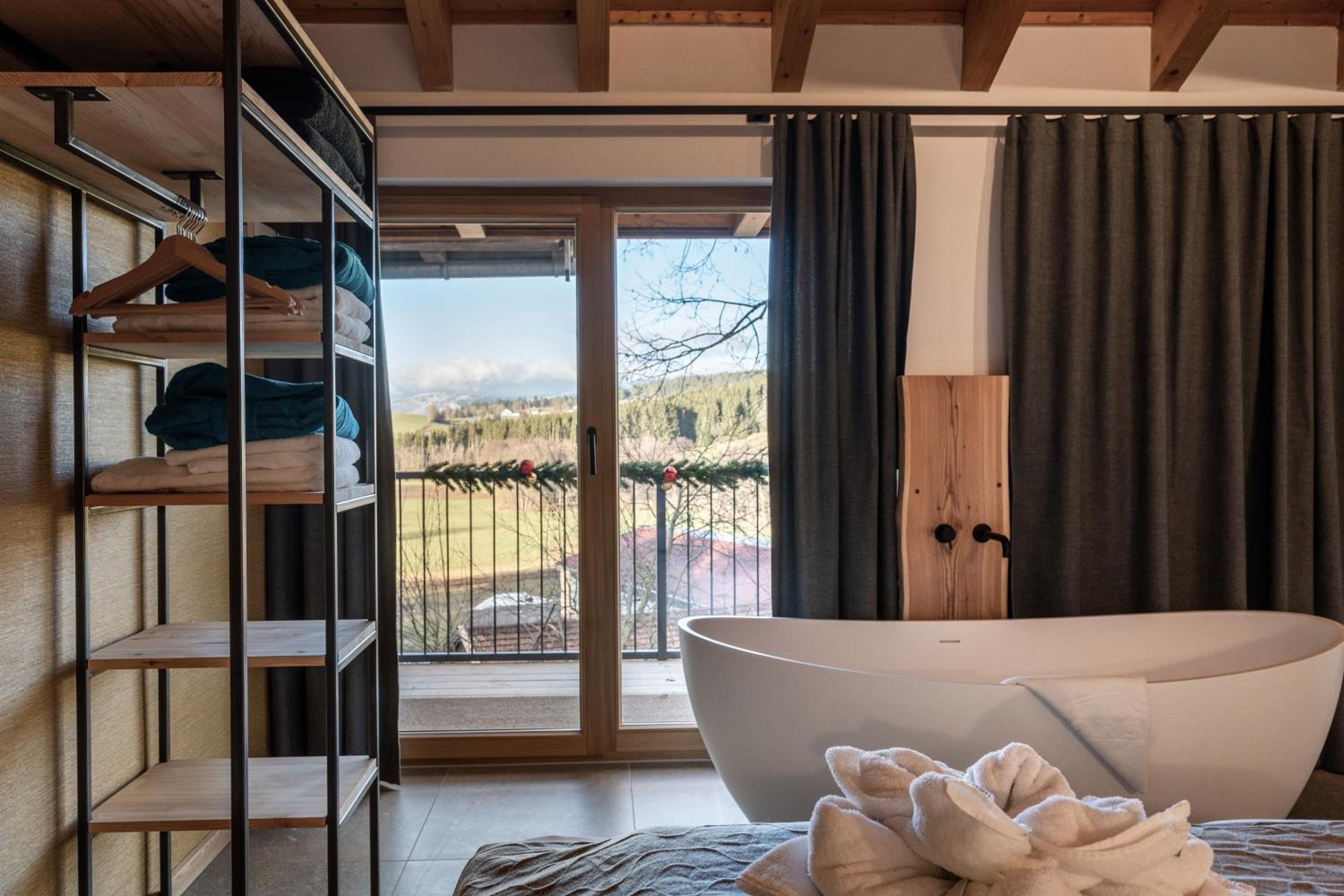 Forstgut - Premium Waldchalets und Lodge Suiten