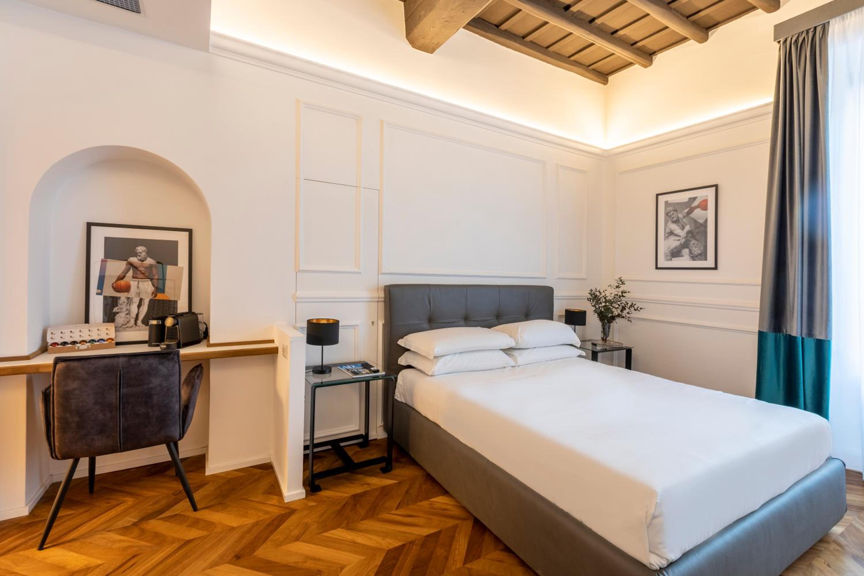 Largo Arenula Suites