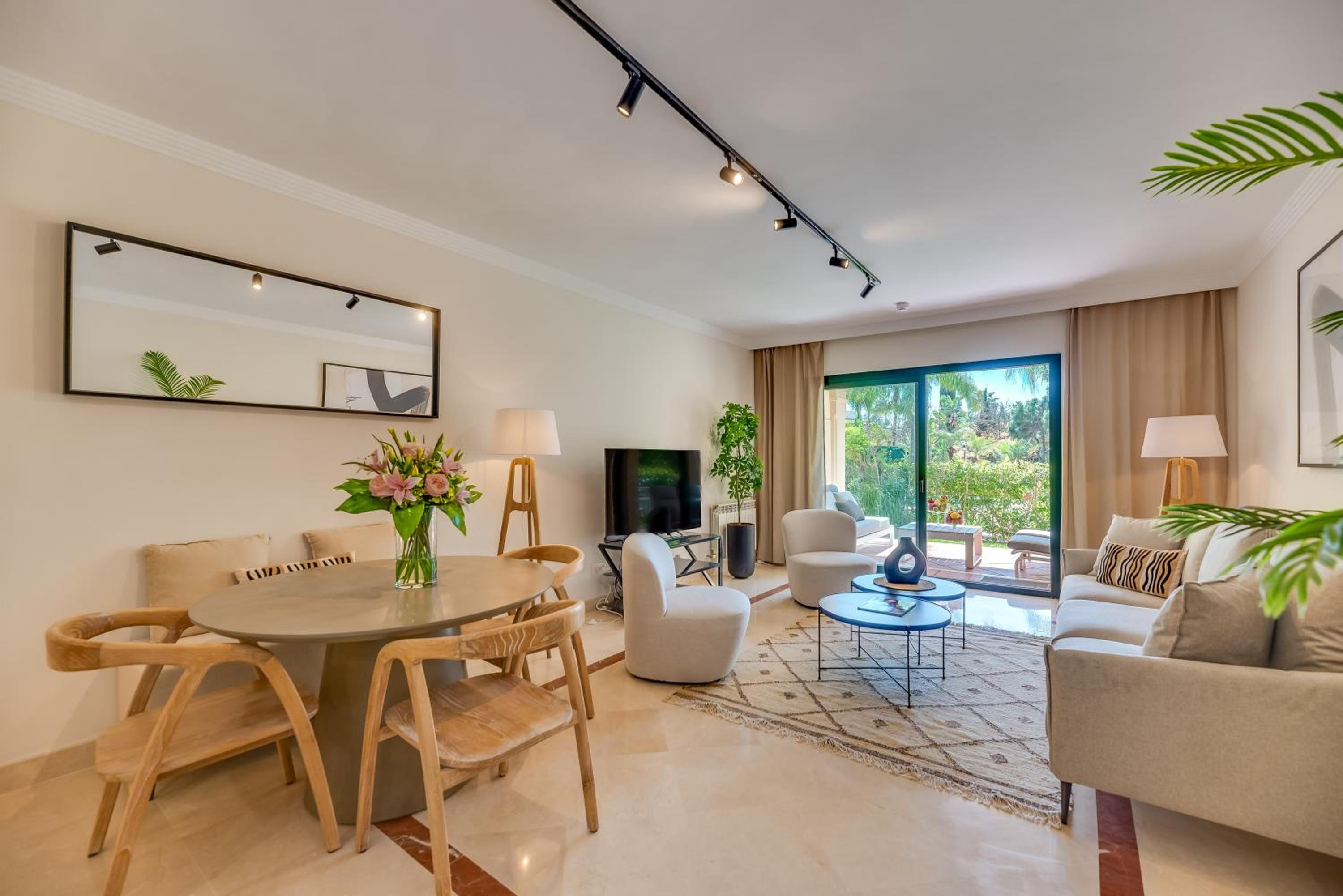Marbella Vacations - VACATION MARBELLA I El Palmeral, Golf Valley, Renovated, Fast WiFi - Property Image 23