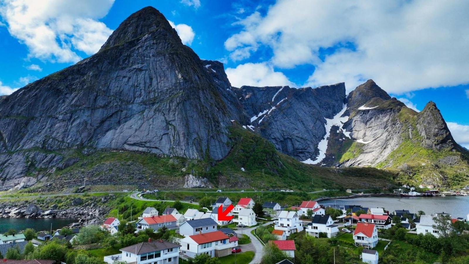 House in the heart of Lofoten with spectacular view