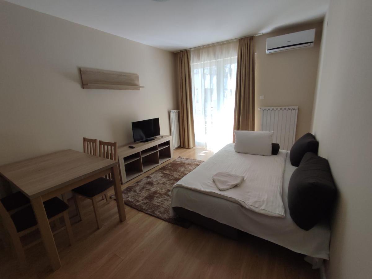 Victoria Garden Apartments view 4