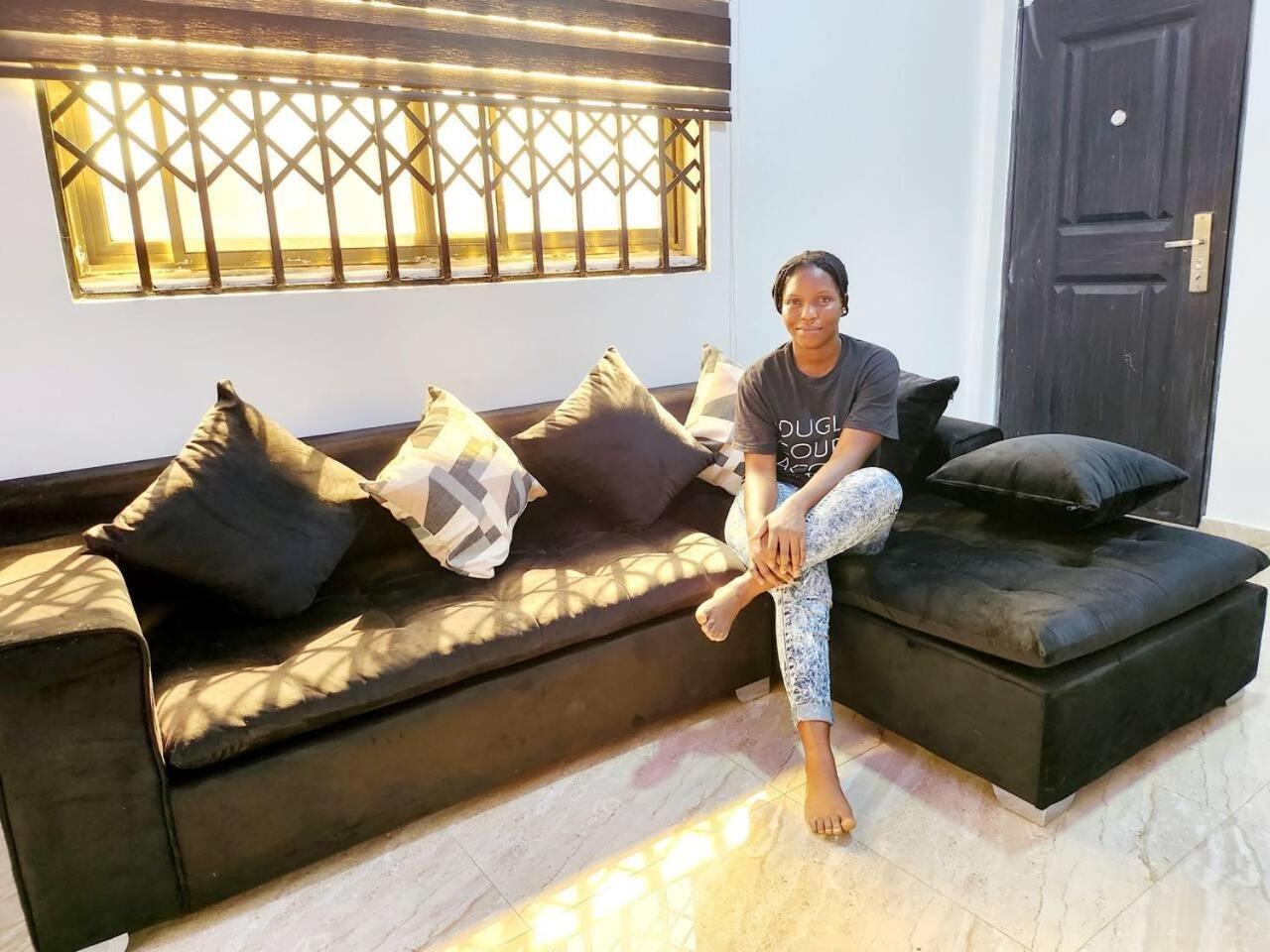 Lovely & Cute Condo - Close to Highway - Parking view 2