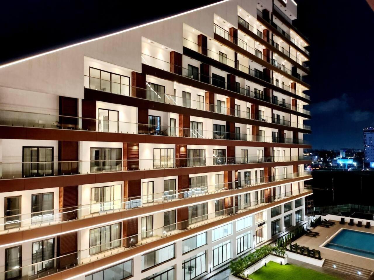 Elegant & Luxury Gem-5 Star Location -Pools Gym! view 3