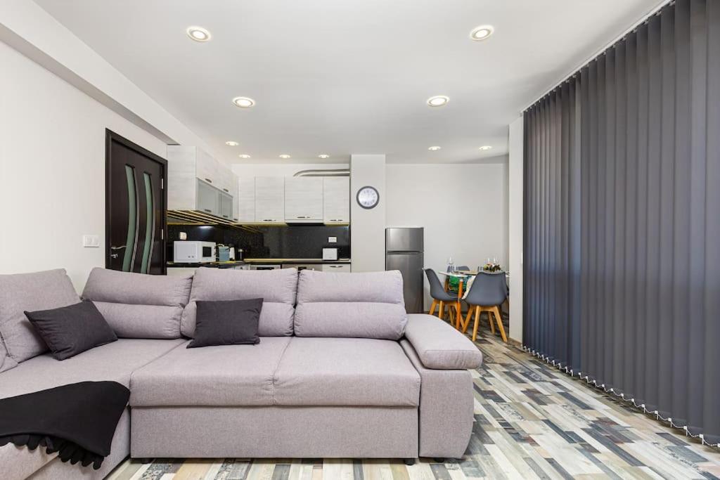 Florance flat next to Old Town & City Center NEW
