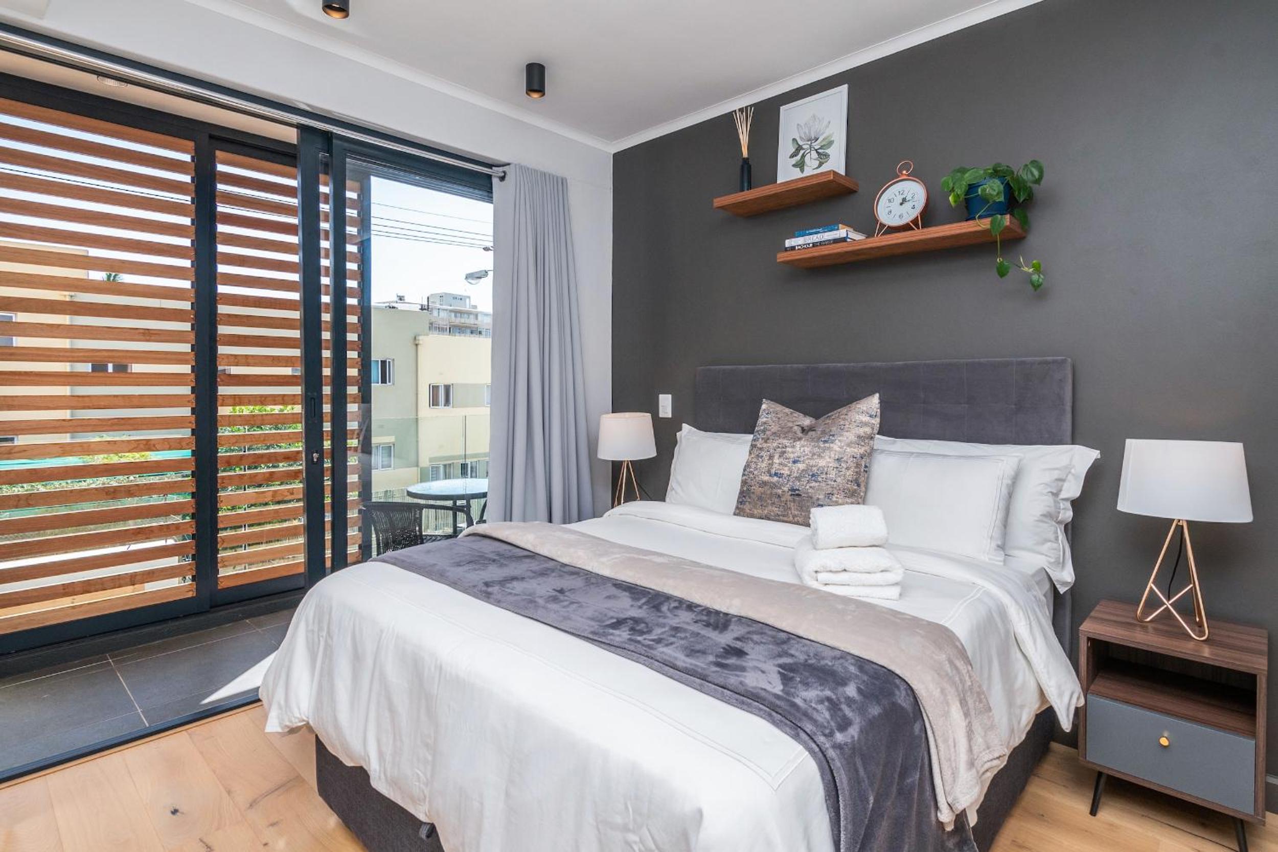 Luxurious Green Point Getaway