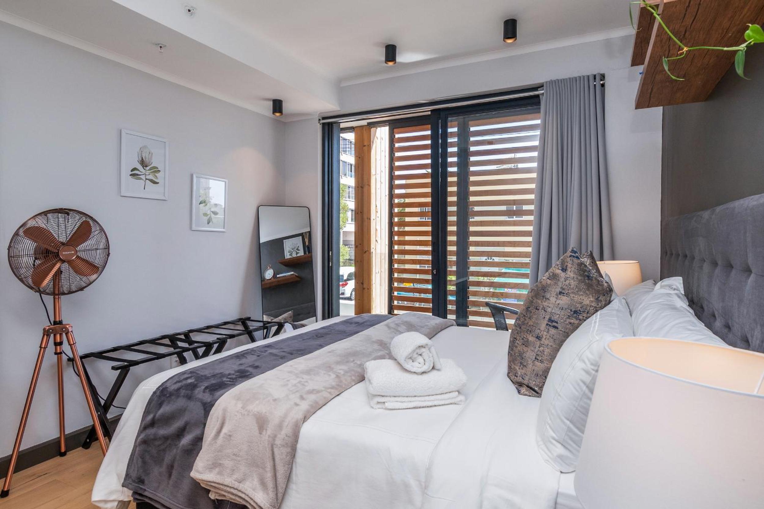 Luxurious Green Point Getaway