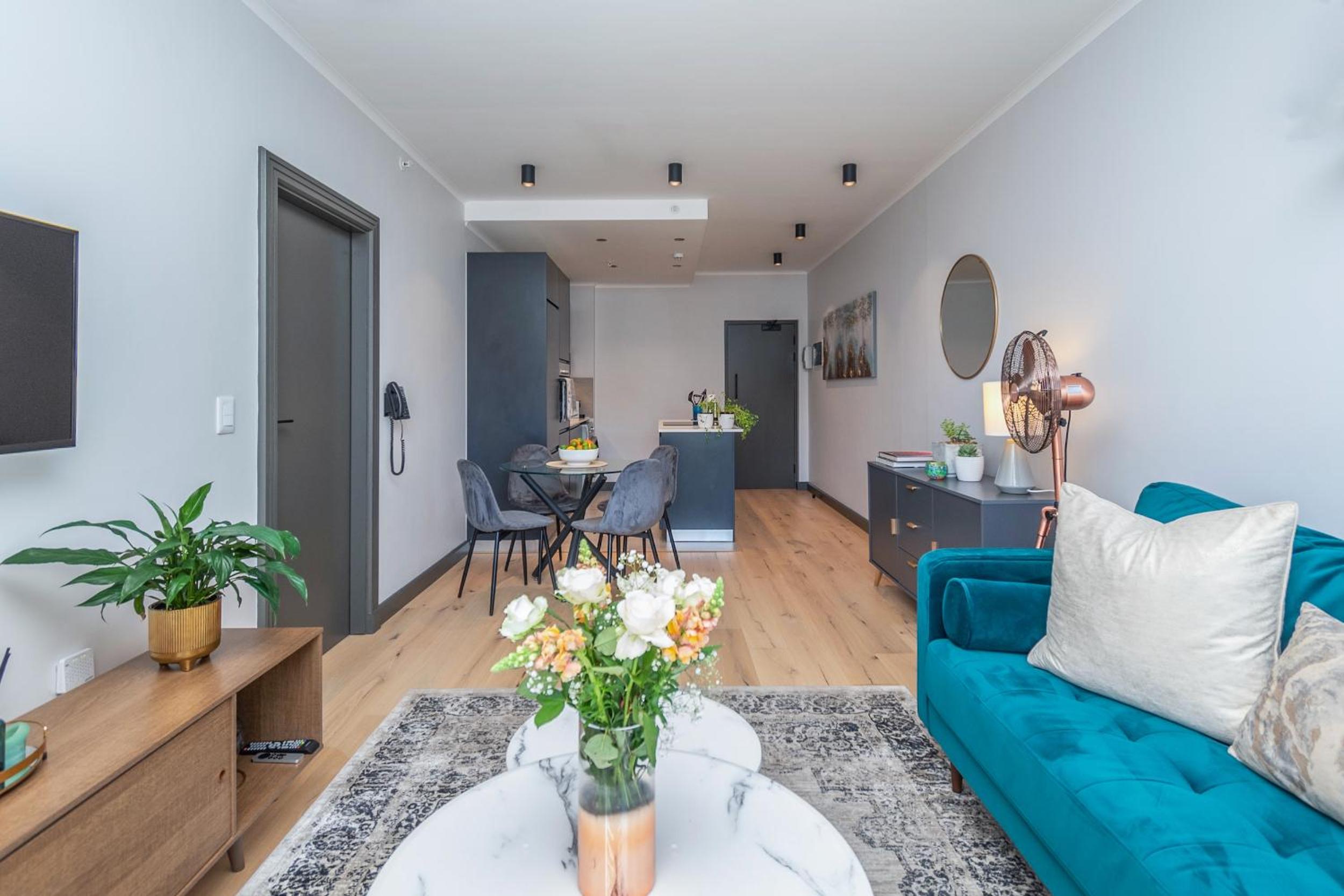 Luxurious Green Point Getaway
