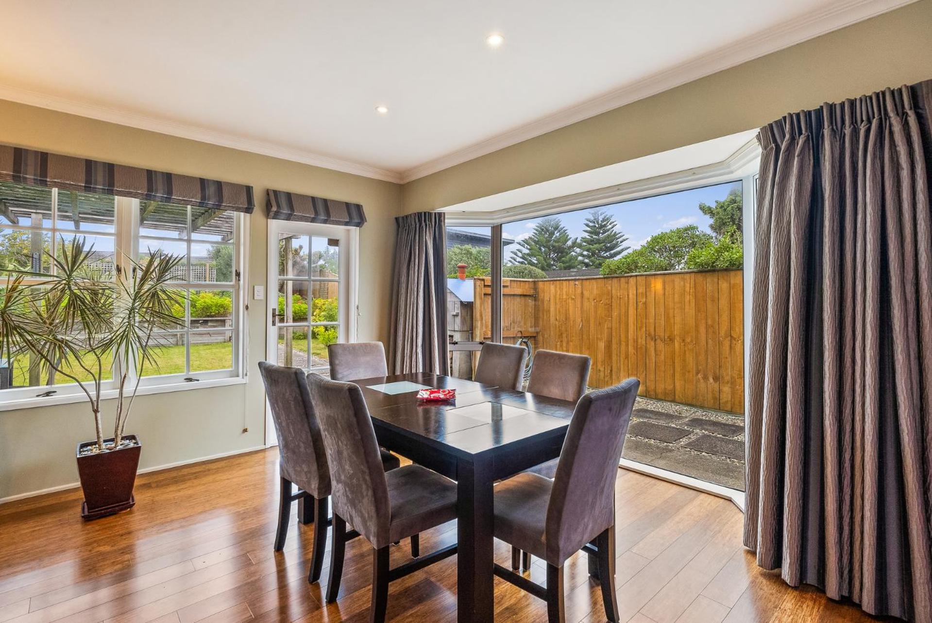 Rosy Retreat - Raumati Beach Holiday Home view 5