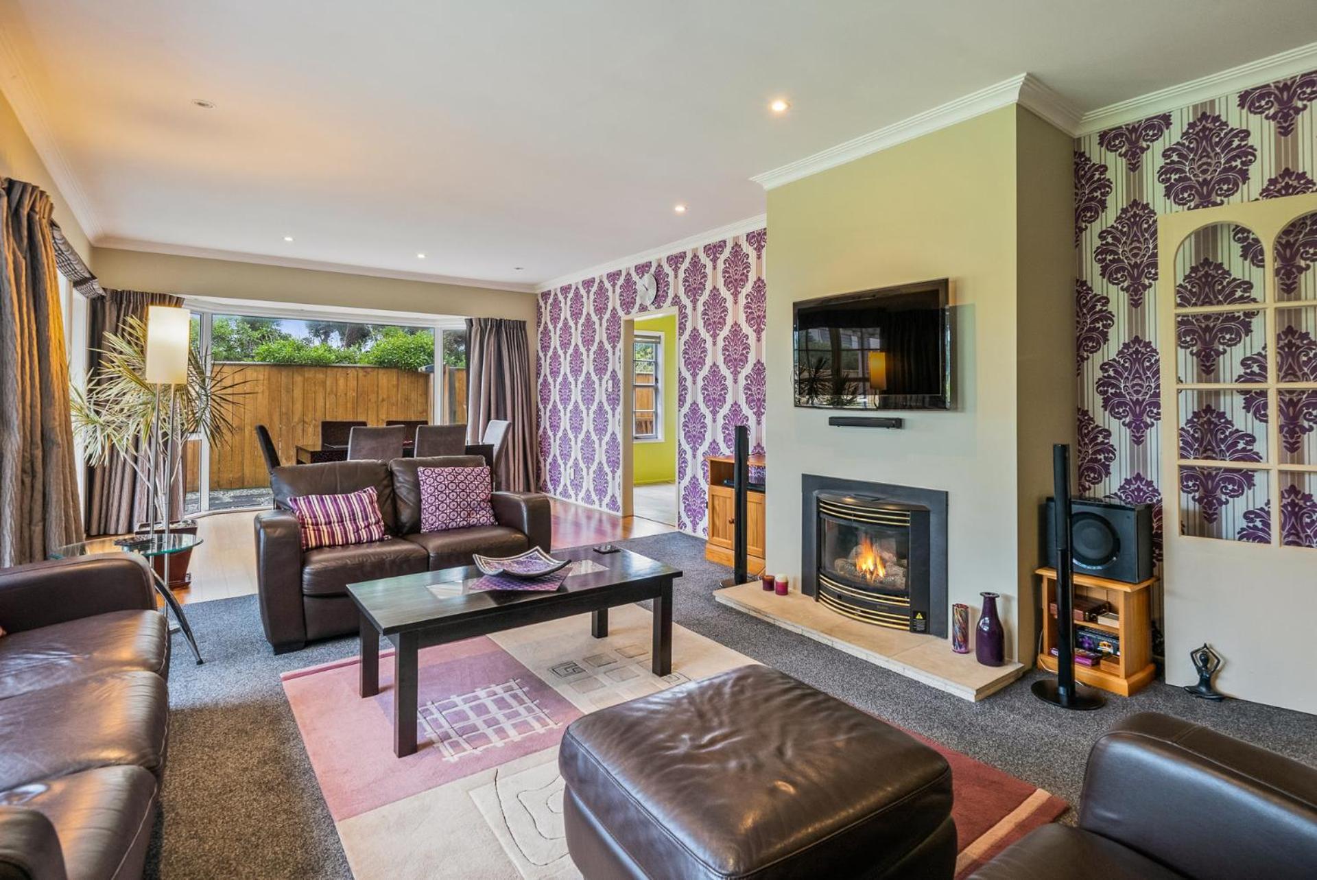 Rosy Retreat - Raumati Beach Holiday Home view 4
