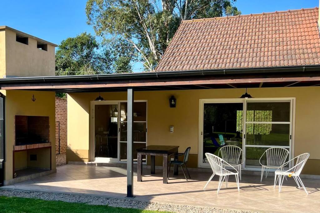Casa en Ing. Maschwitz con gran parque y pileta